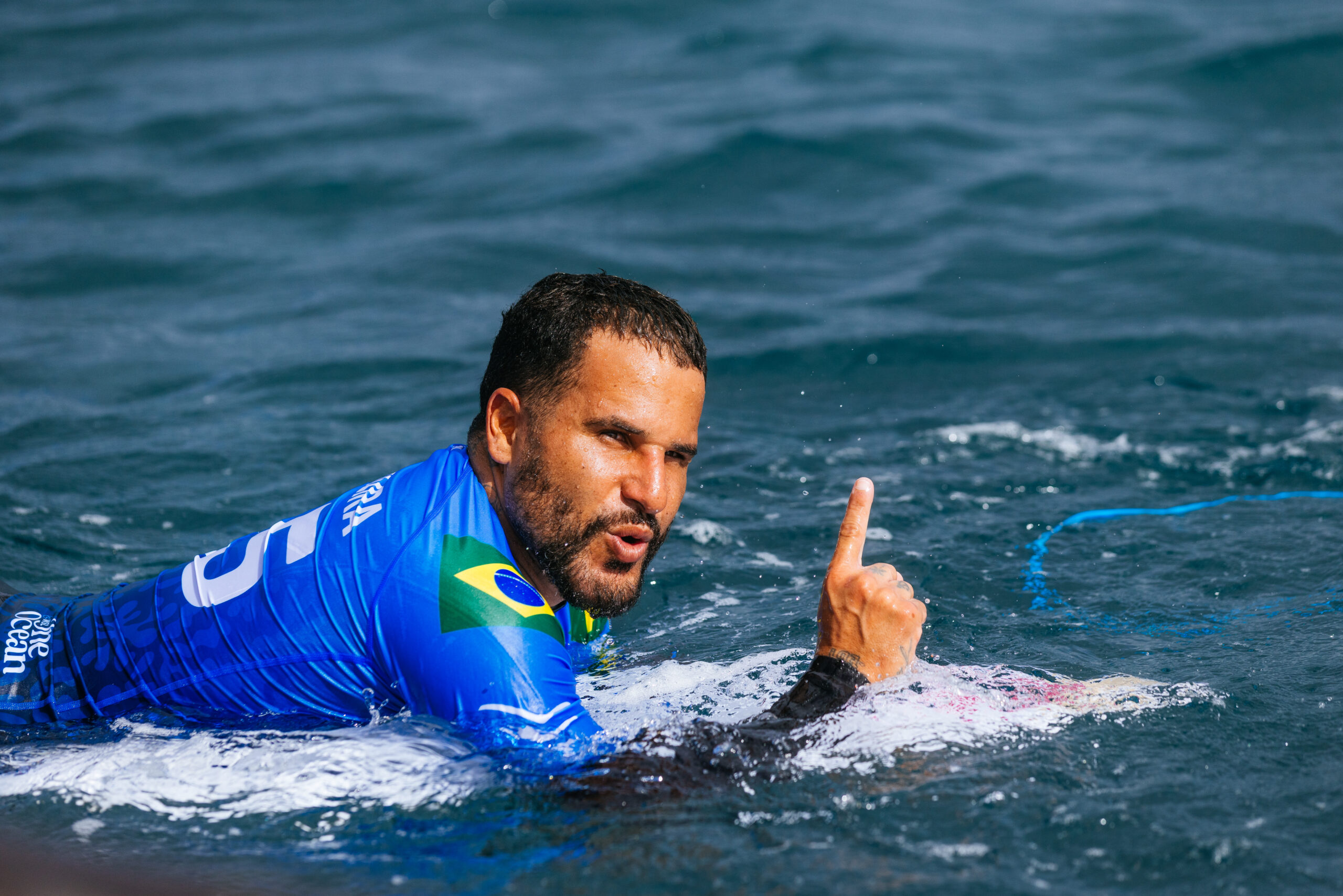 Ítalo Ferreira é o único brasileiro vitorioso no terceiro dia cheio de Tahiti Pro de surfe