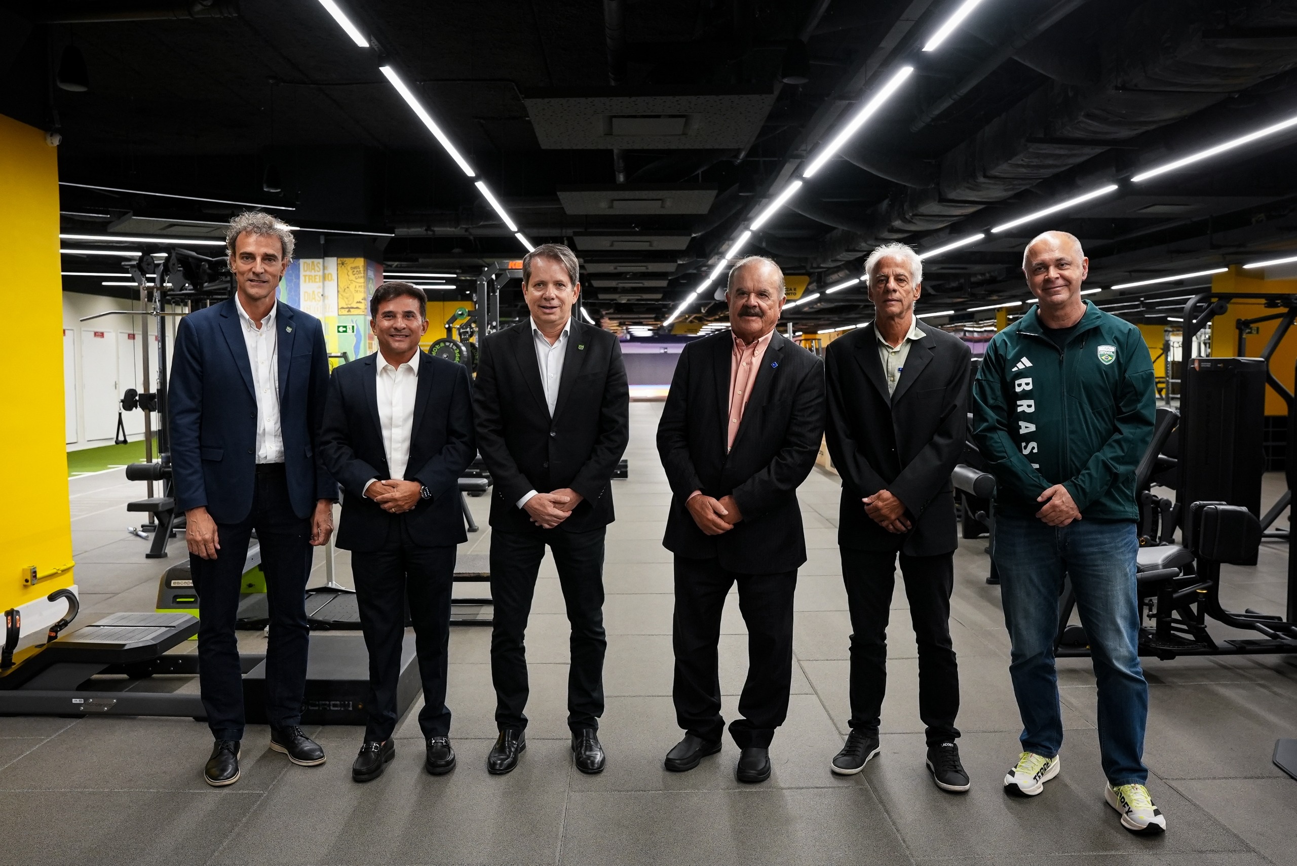 Ministro do Esporte visita Centro de Treinamento do Time Brasil e reforça parceria com o COB em prol do alto rendimento