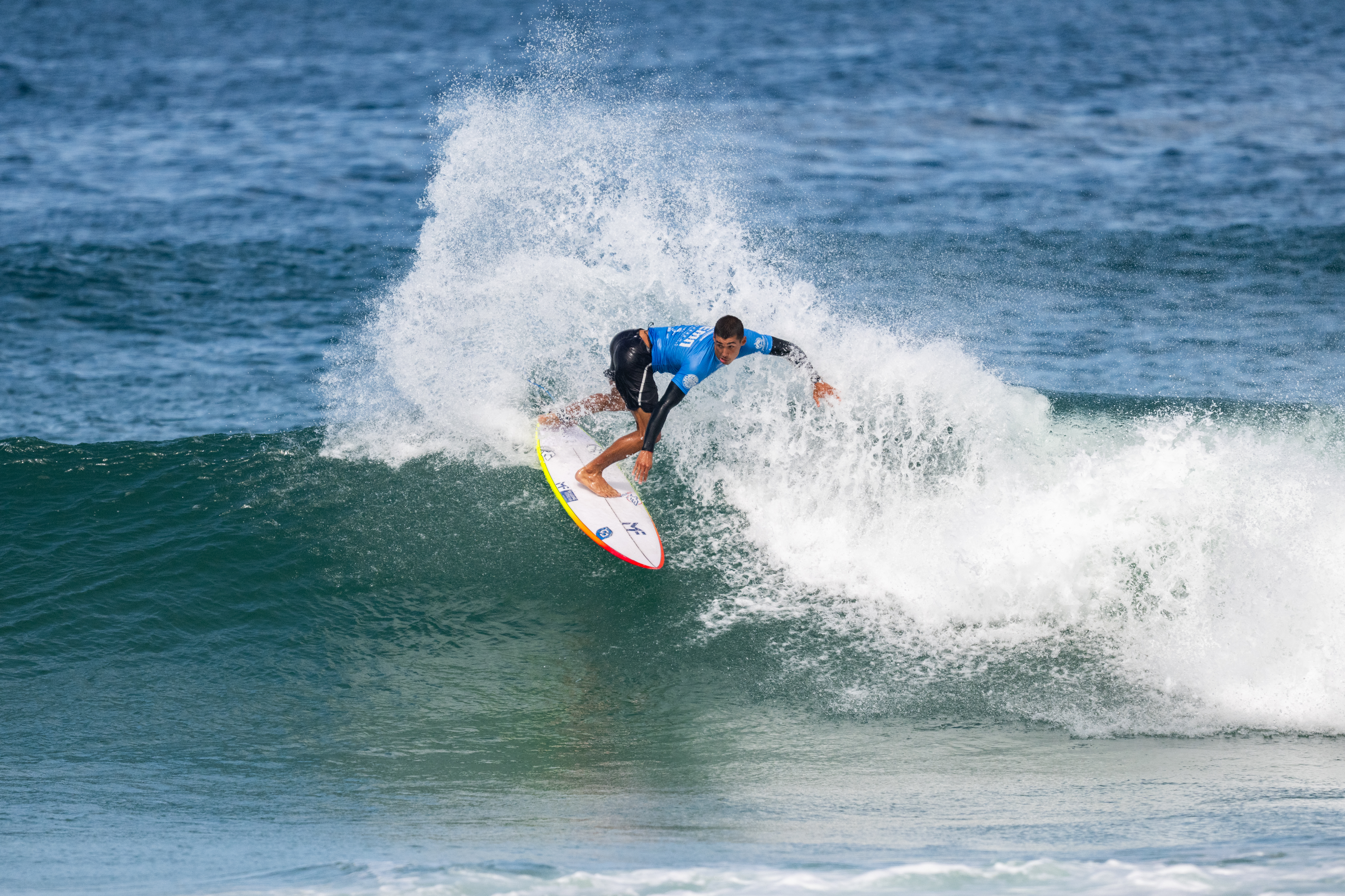REMA amplia caminho de atletas rumo à elite mundial do surfe