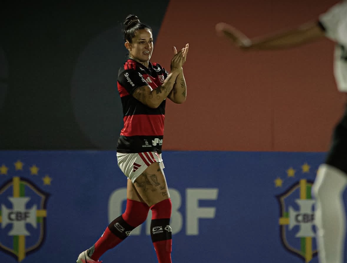 Flamengo goleia Atlético Mineiro e garante classificação para o mata-mata do brasileirão feminino.