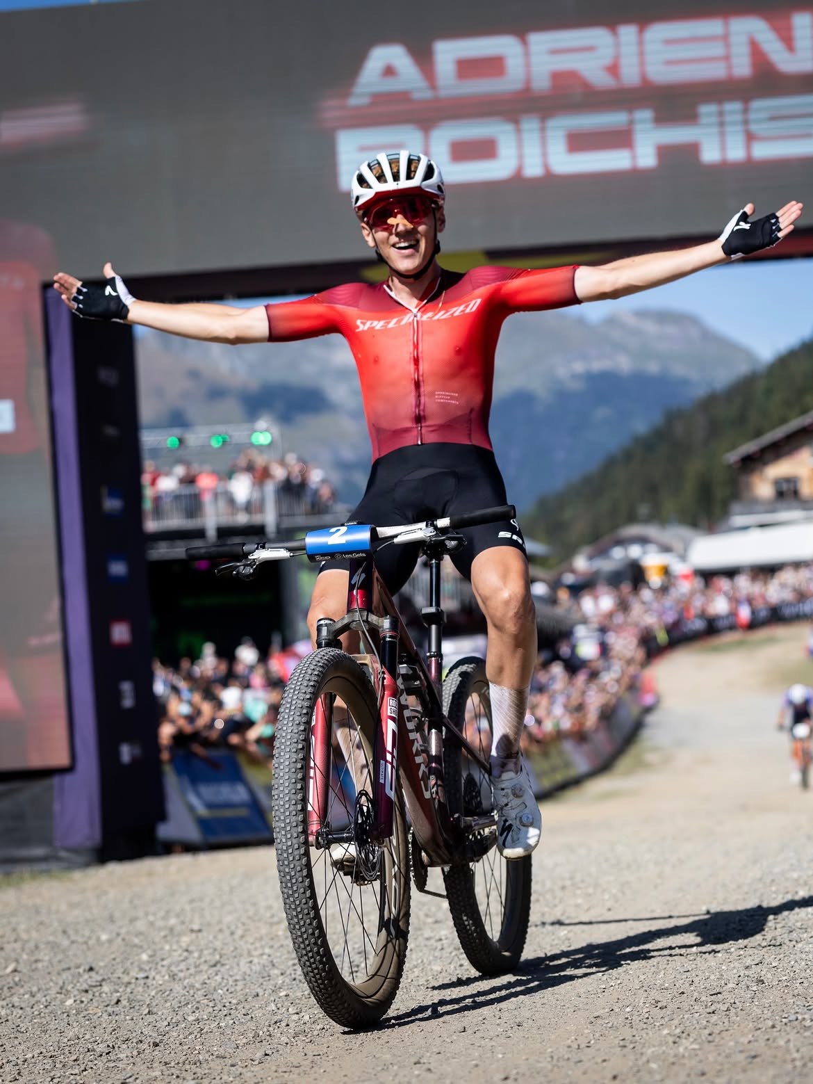 Vice-líderes do ranking, Sina Frei e Adrian Boichis vencem etapa de Les Gets da Copa do Mundo de mountain bike