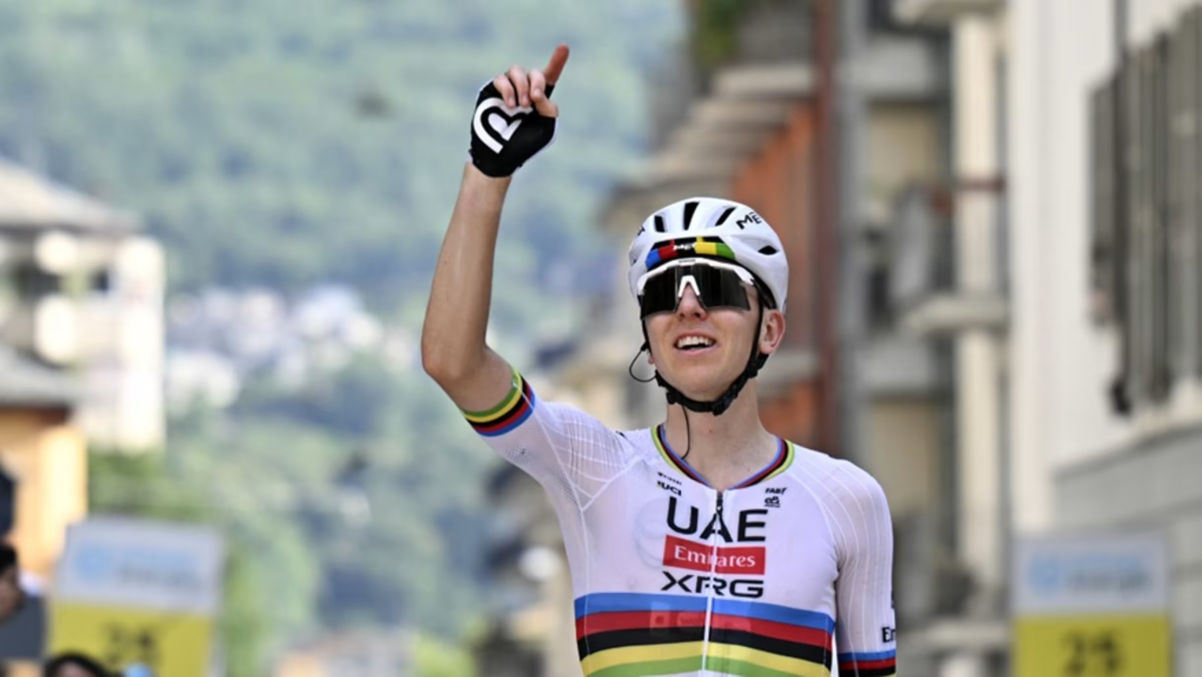 Tadej Pogacar é terceiro e garante liderança na segunda etapa da La Vuelta de ciclismo
