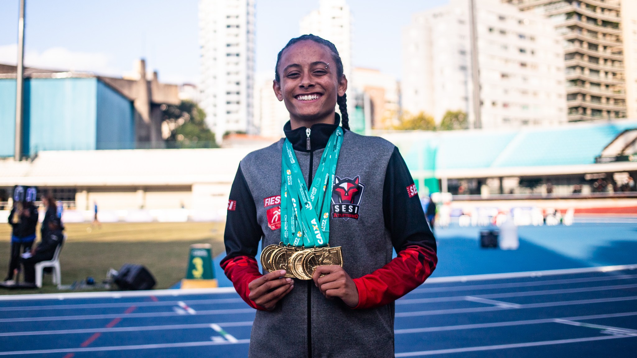 Ana Júlia Souza voa no Ibirapuera e termina o Brasileiro Sub-18 de atletismo com quatro medalhas de ouro