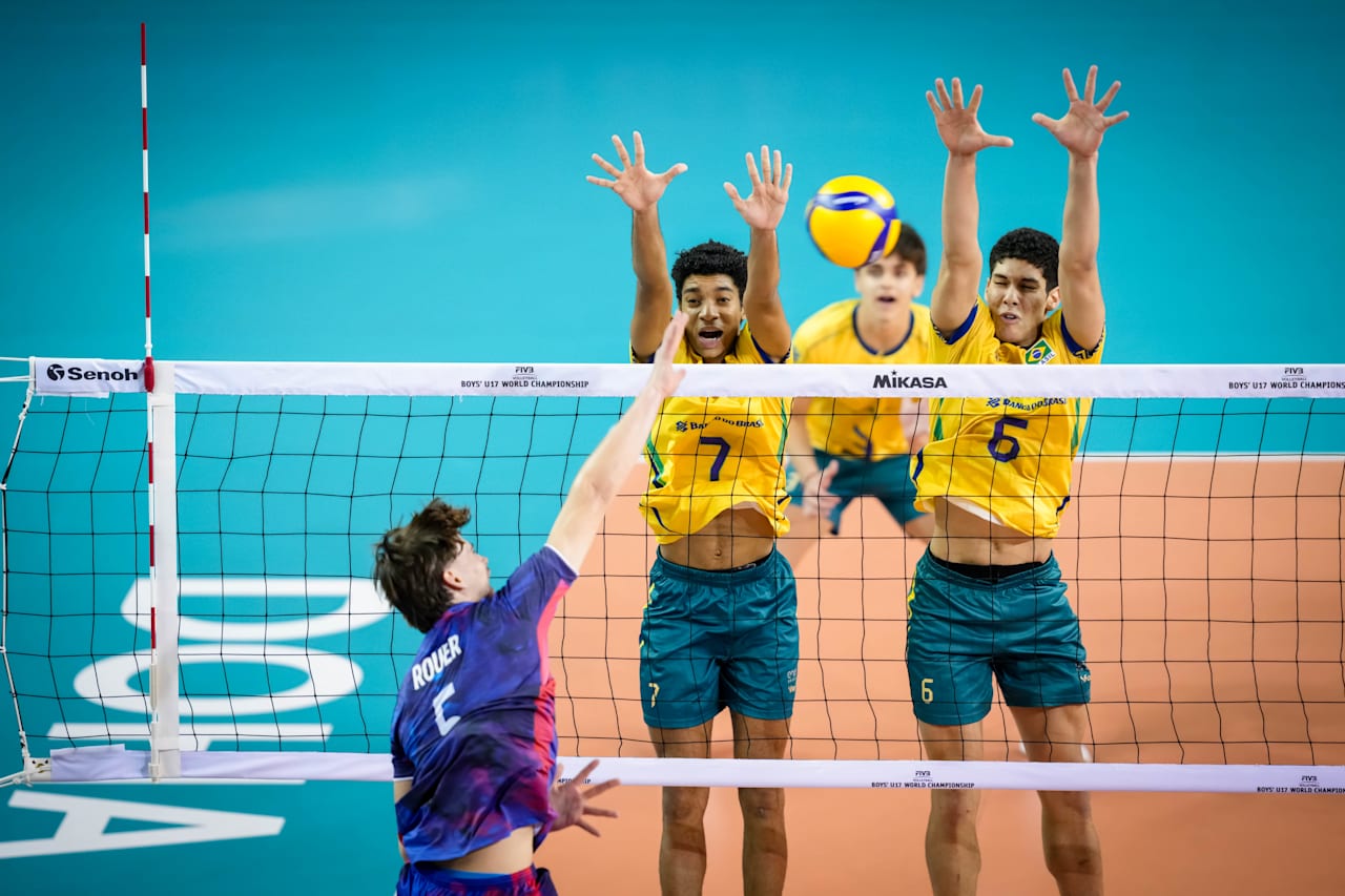 Brasil leva virada da França e vai disputar o bronze no mundial sub17 de vôlei
