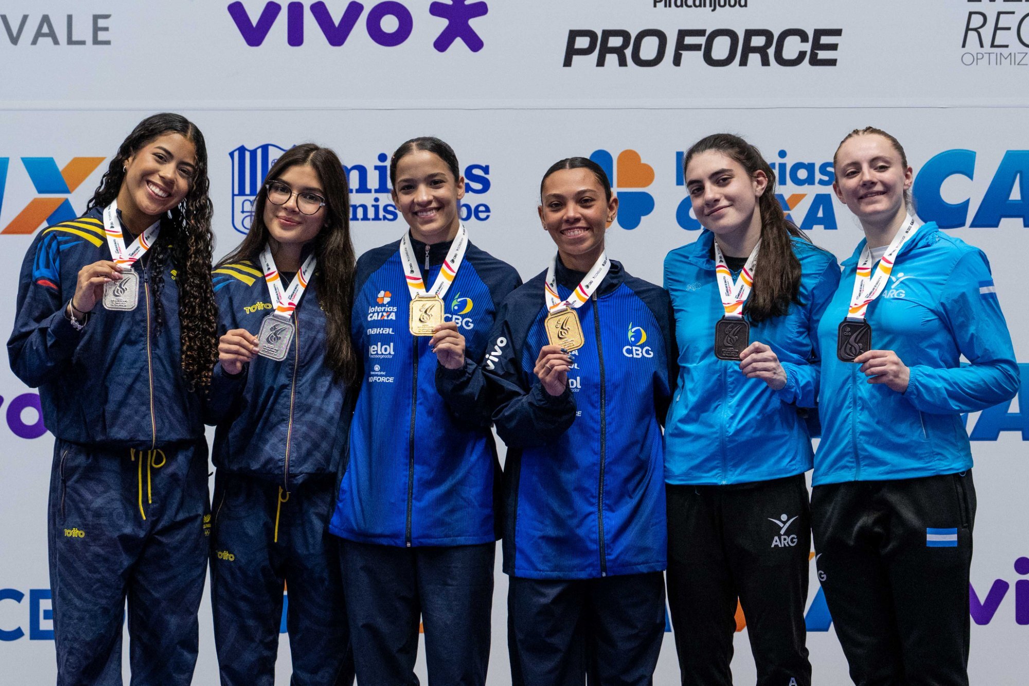 Brasileiras Luara Rezende e Maria Marcante ao centro do pódio