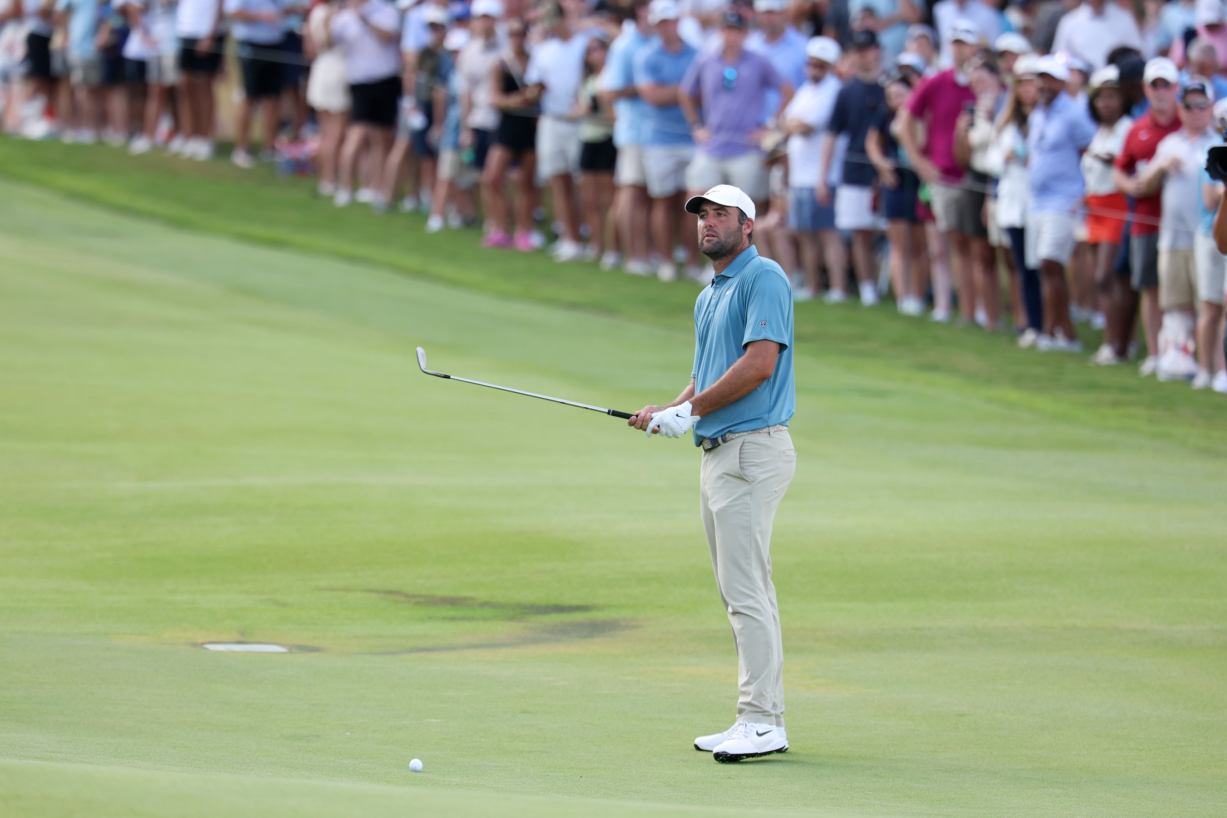 Scottie Scheffler em ação na rodada final da FedExCup.