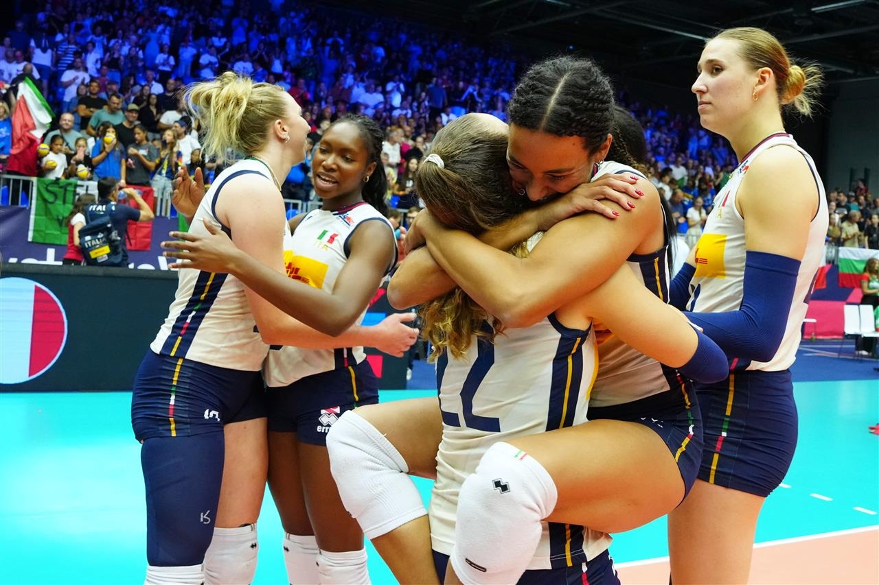 Itália avança sem problemas no Europeu feminino de vôlei