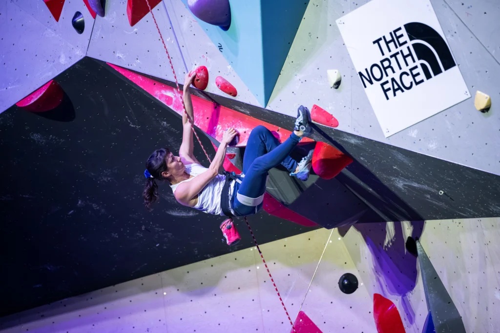 Brasil conquista prata em etapa internacional de escalada paralímpica na França