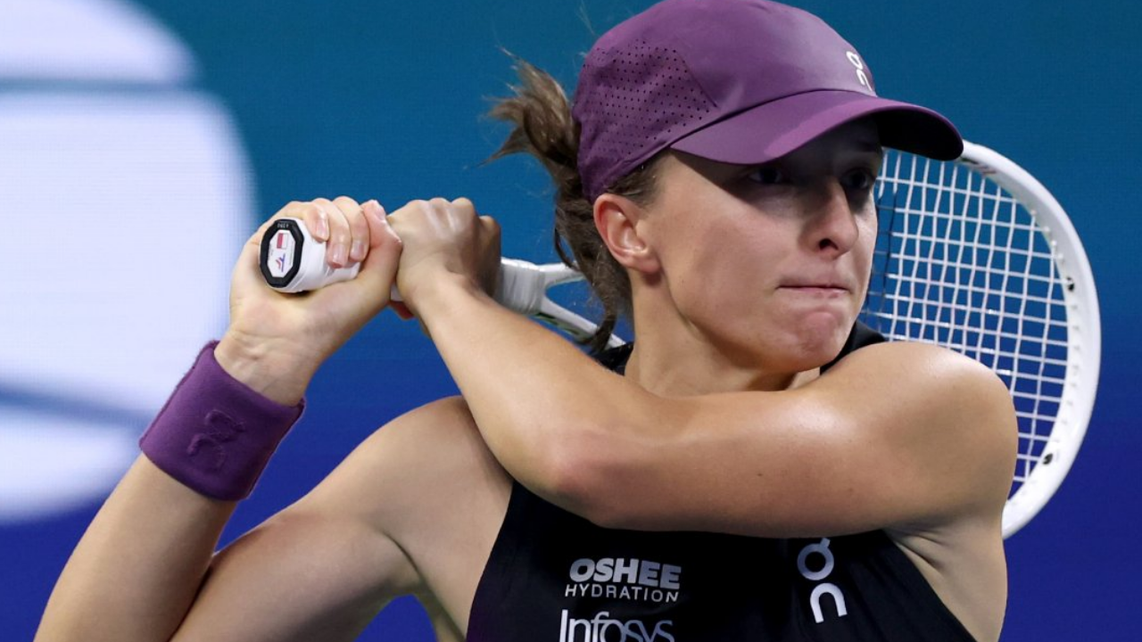 Iga Swiatek em ação no US Open 2026.
