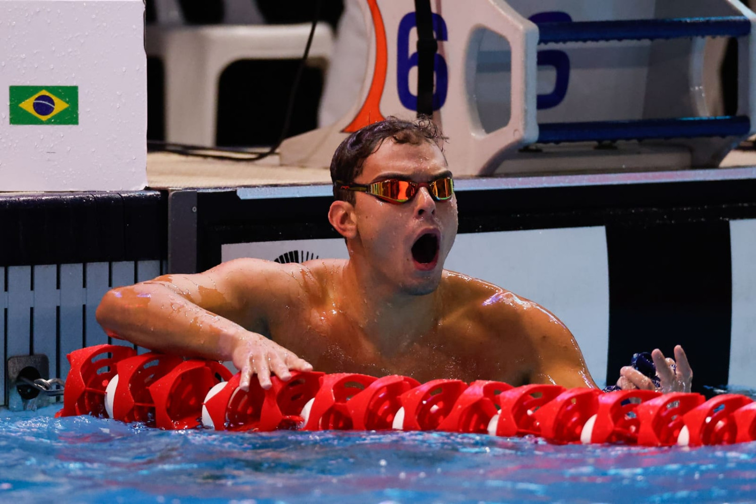 Pedro Souza quebra recorde brasileiro nos 200m costas e Pinheiros quebra recorde brasileiro no revezamento 4x200m masculino