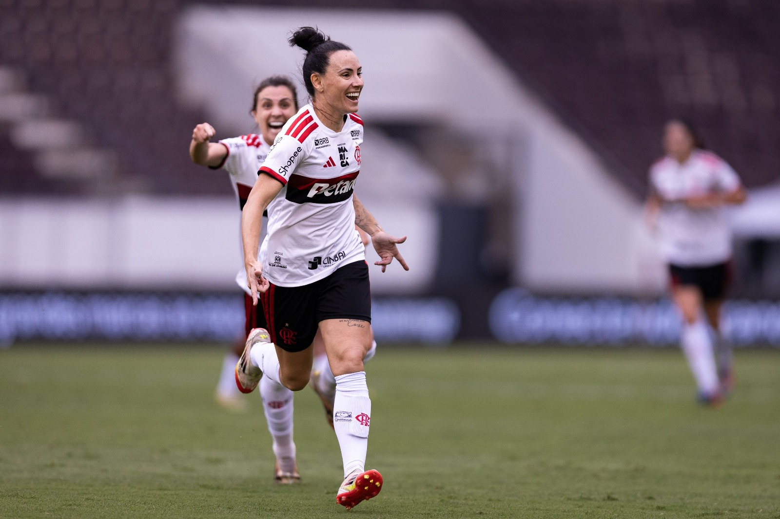 Flamengo busca empate e elimina a Ferroviária para avançar à semifinal do Brasileirão A1