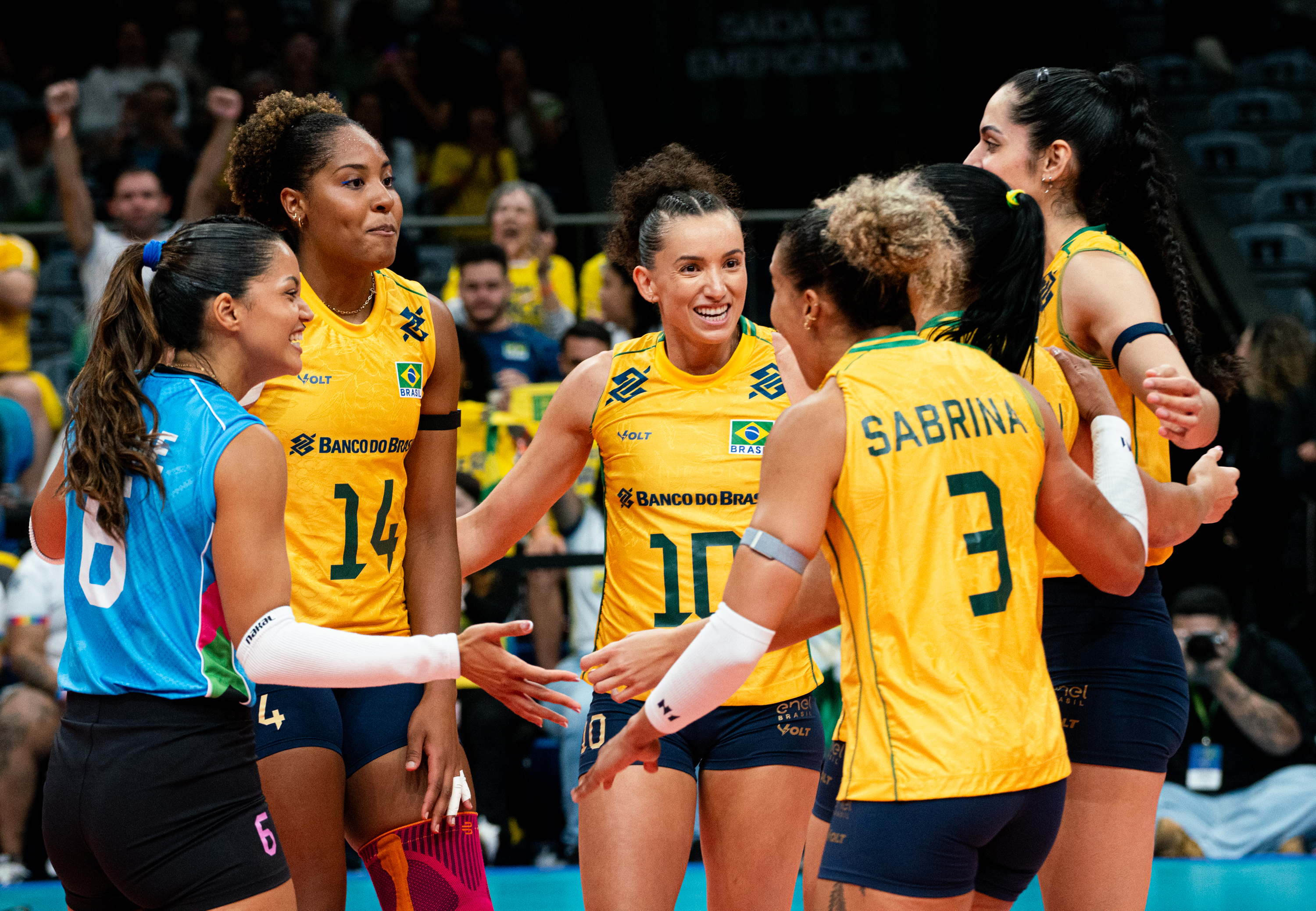 Seleção brasileira vence na estreia do Sul-Americano Feminino de vôlei