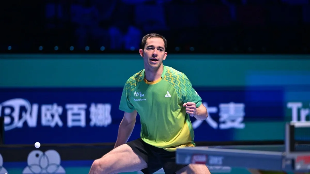 Hugo Calderano avança com virada no WTT Champions de Macau