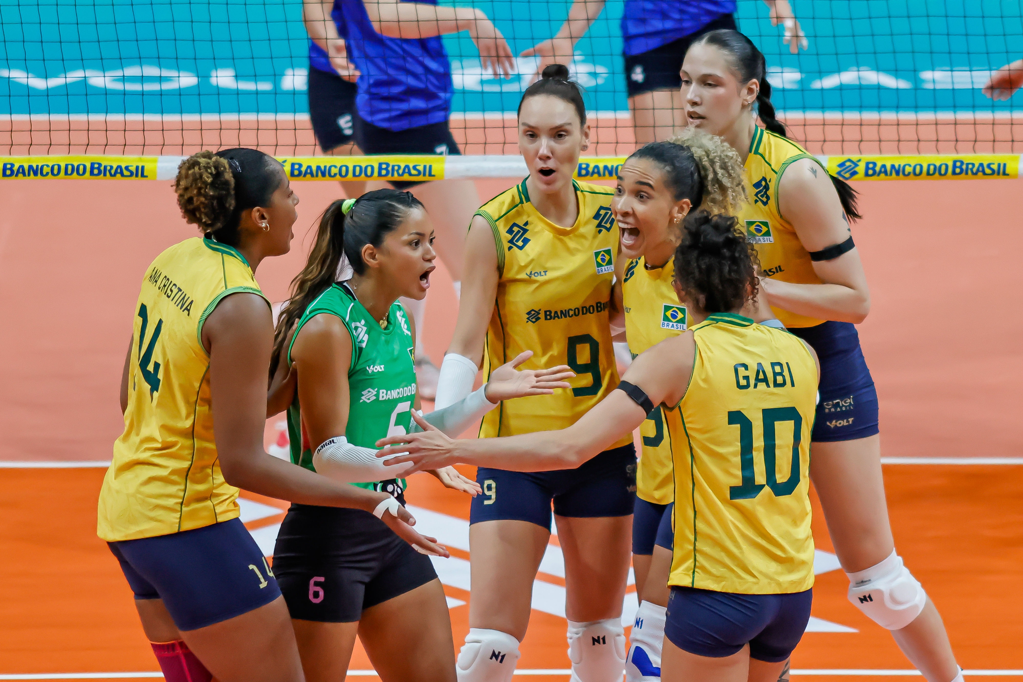 Brasil supera susto no segundo set e vence o Chile no sul-americano de vôlei