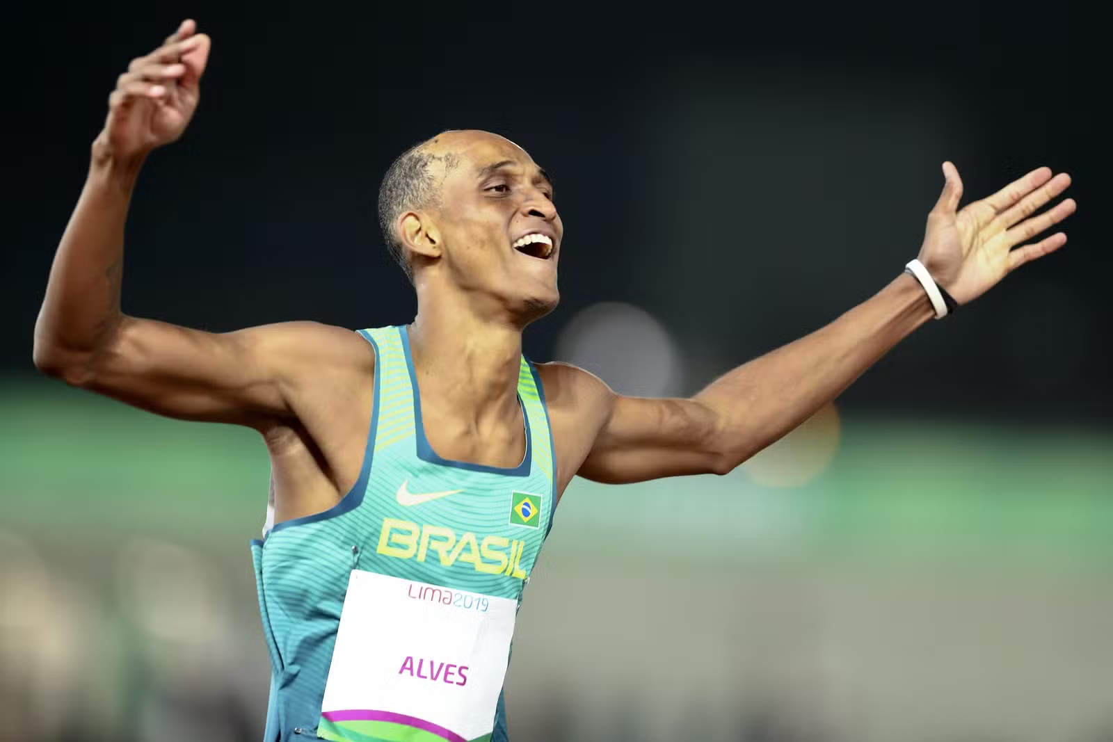 Alison "Piu" dos Santos e Matheus Lima avançam à final dos 400m com barreiras no Ultimate Championship de atletismo