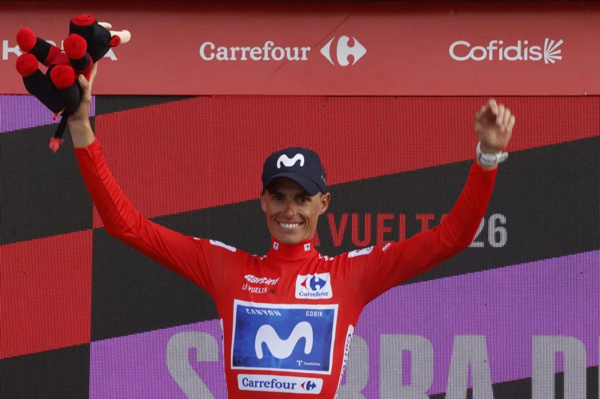 Enric Mas aproveita abandono de Tadej Pogacar e conquista a La Vuelta a España 2026
