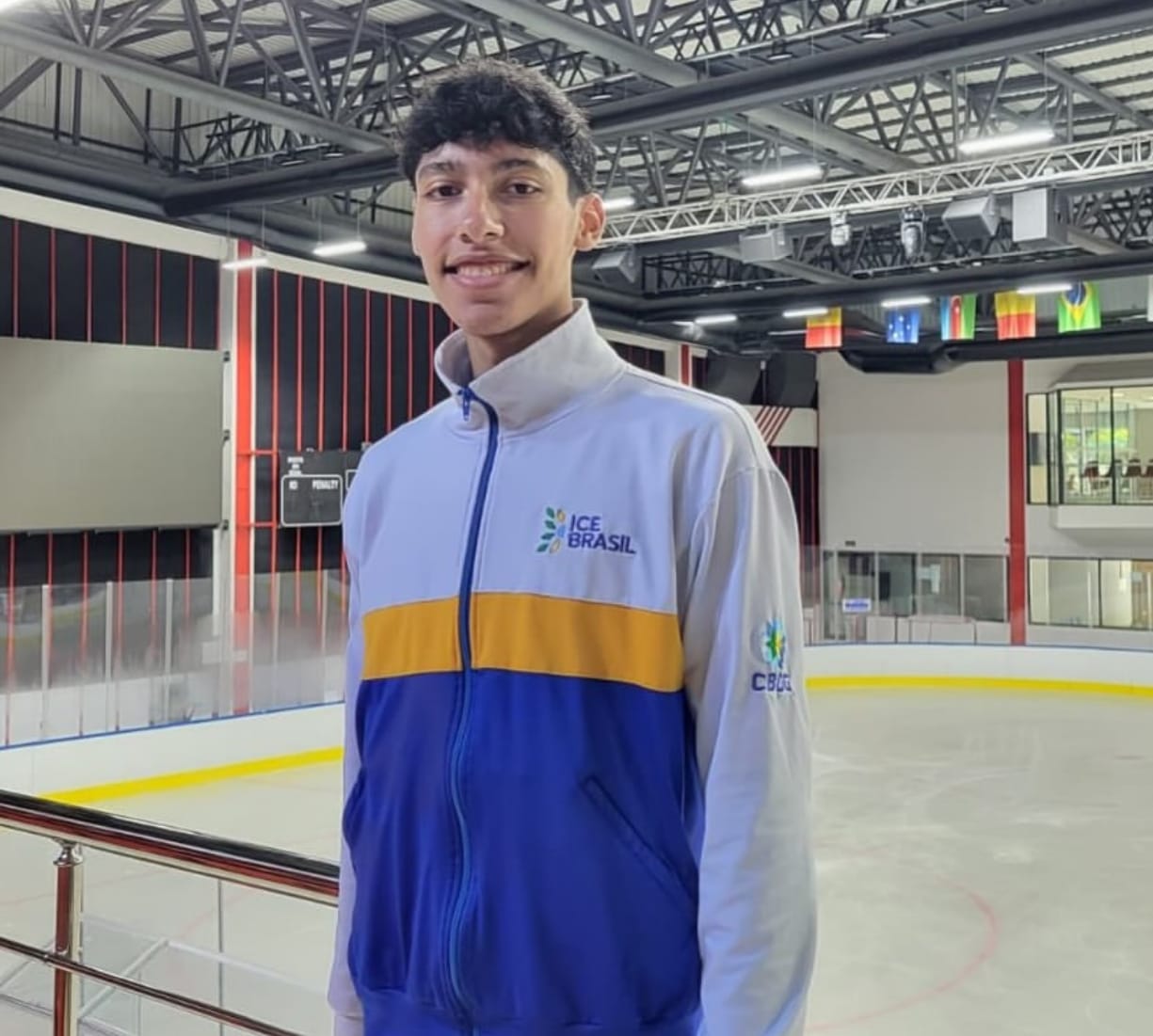 Lucaz Candria fica em 9º na Tallinn Cup de patinação artística