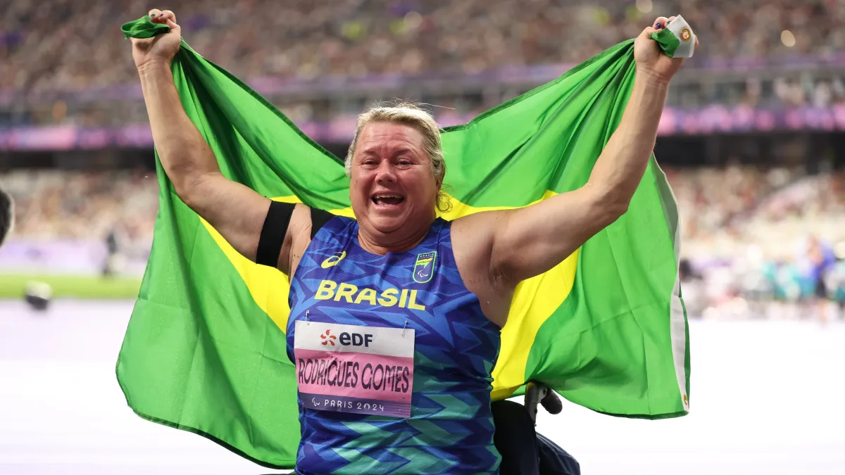 Beth Gomes conquistou duas medalhas no mesmo dia nos Jogos Paralímpicos
