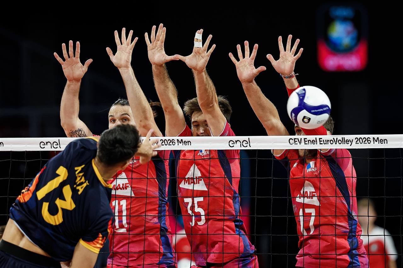 Favoritos chegam a semifinais do Europeu de vôlei masculino