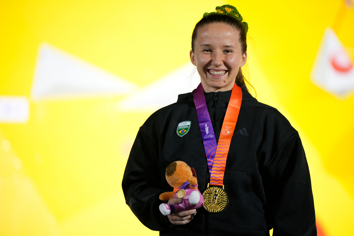 Anja Kohler é campeã do Boulder na escalada nos Jogos Sul-Americanos