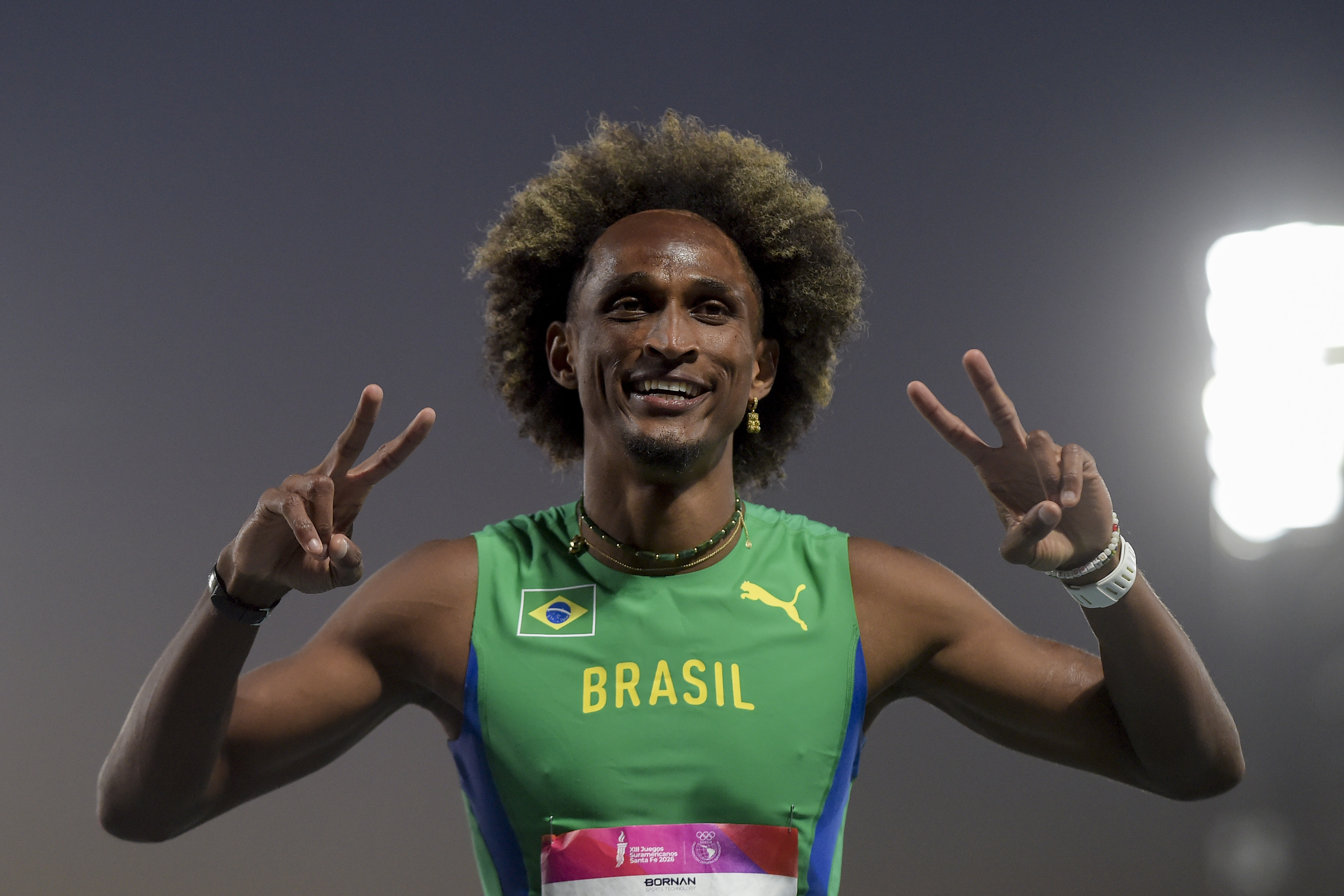 Alison dos Santos lidera noite de cinco ouros nos Jogos Sul-Americanos