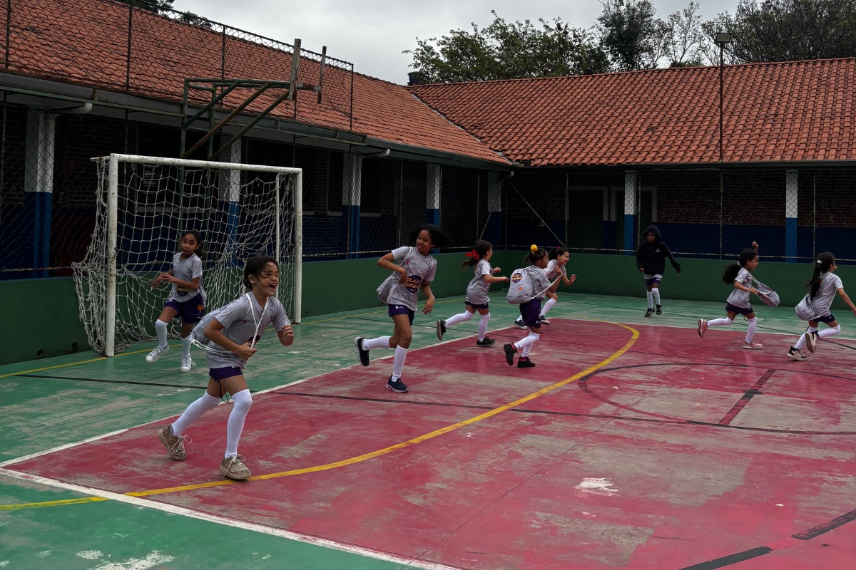 Projeto ELAS no Futebol, do Instituto CADES, chega a marca de mil alunas atendidas