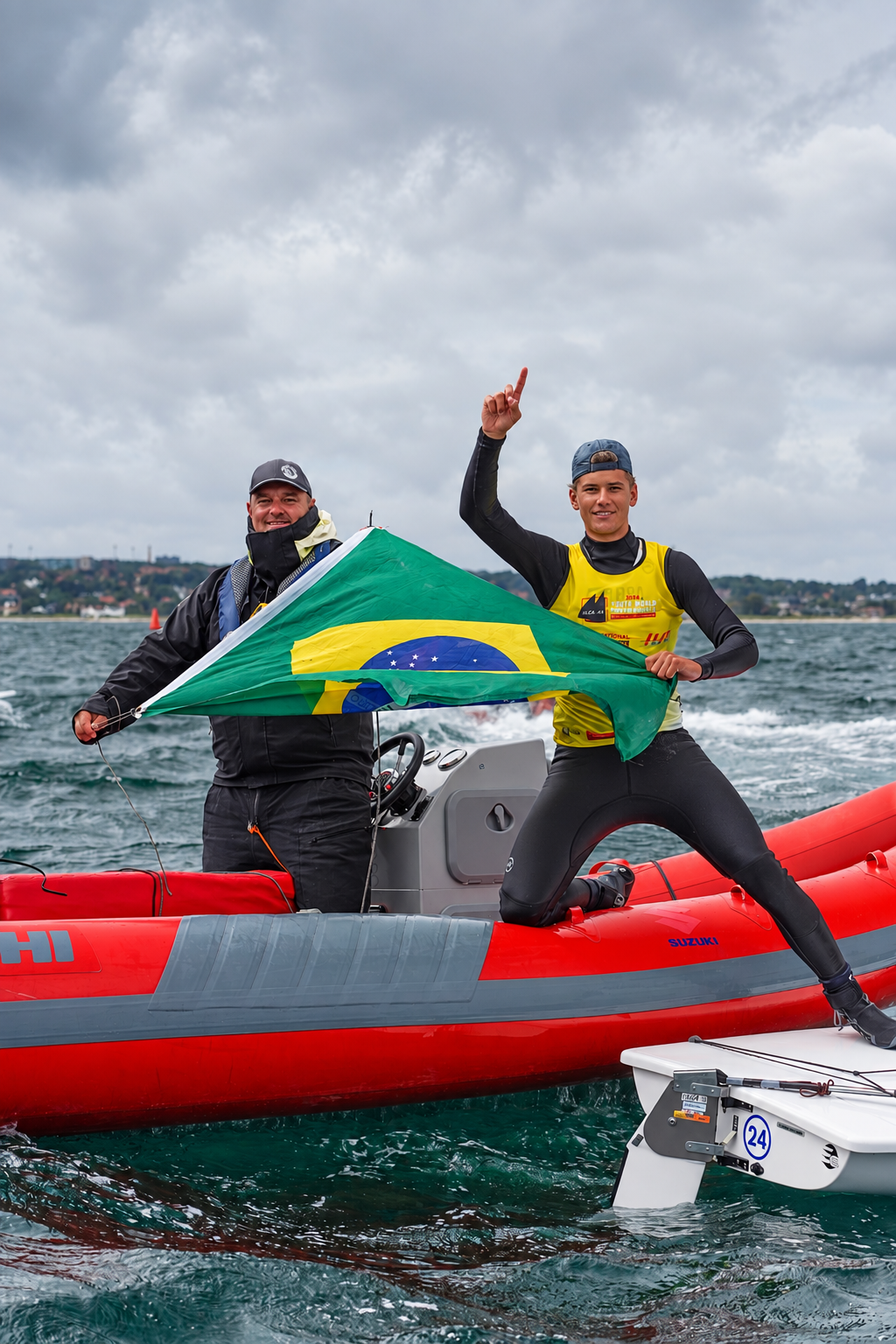 Campeão junior, velejador Erik Scheidt compete em Portugal em busca do segundo título mundial de 2026