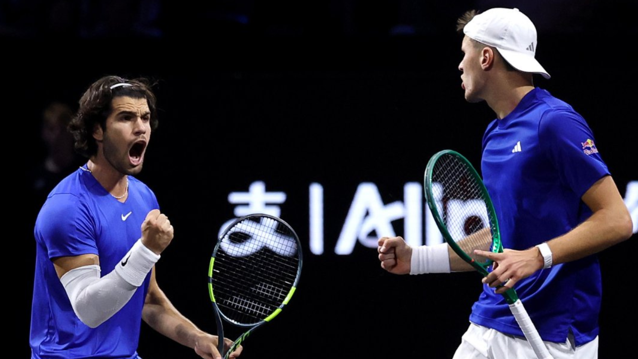 Carlos Alcaraz e Jakub Mensik em ação na Laver Cup 2026.