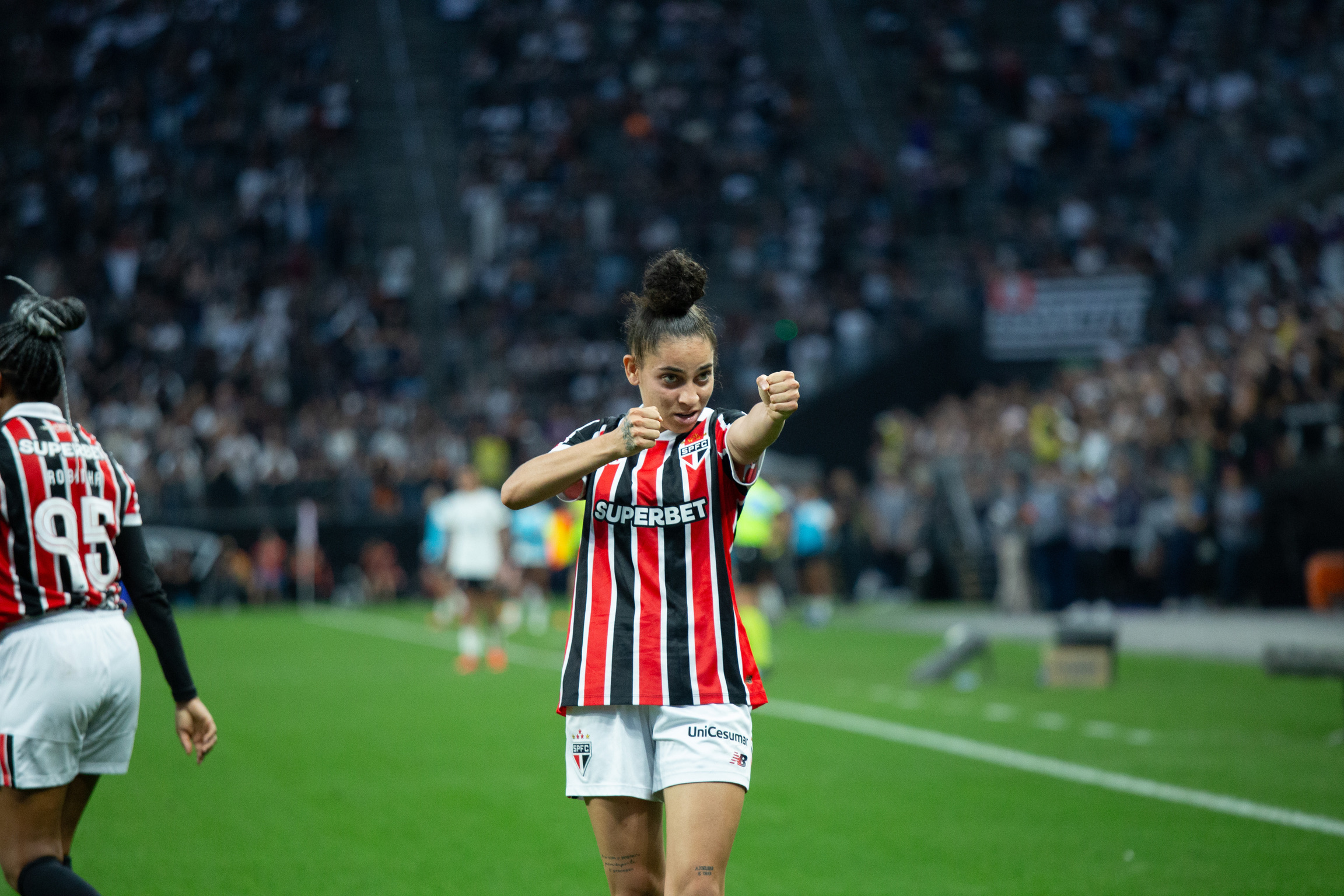 São Paulo vira sobre o Corinthians e abre vantagem na final do Brasileirão Feminino