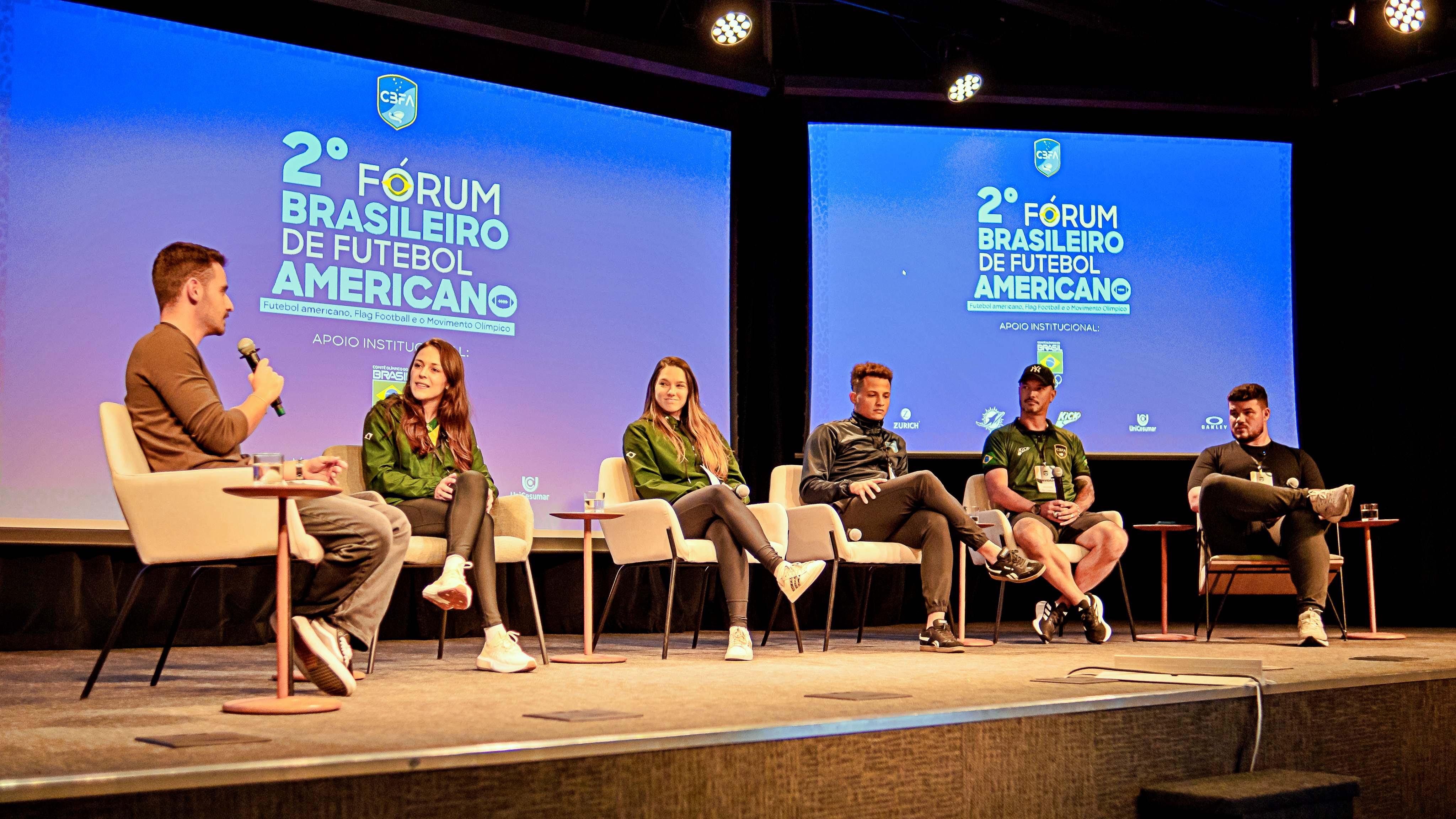 Atletas da Seleção Brasileira de Flag Football presentes no debate