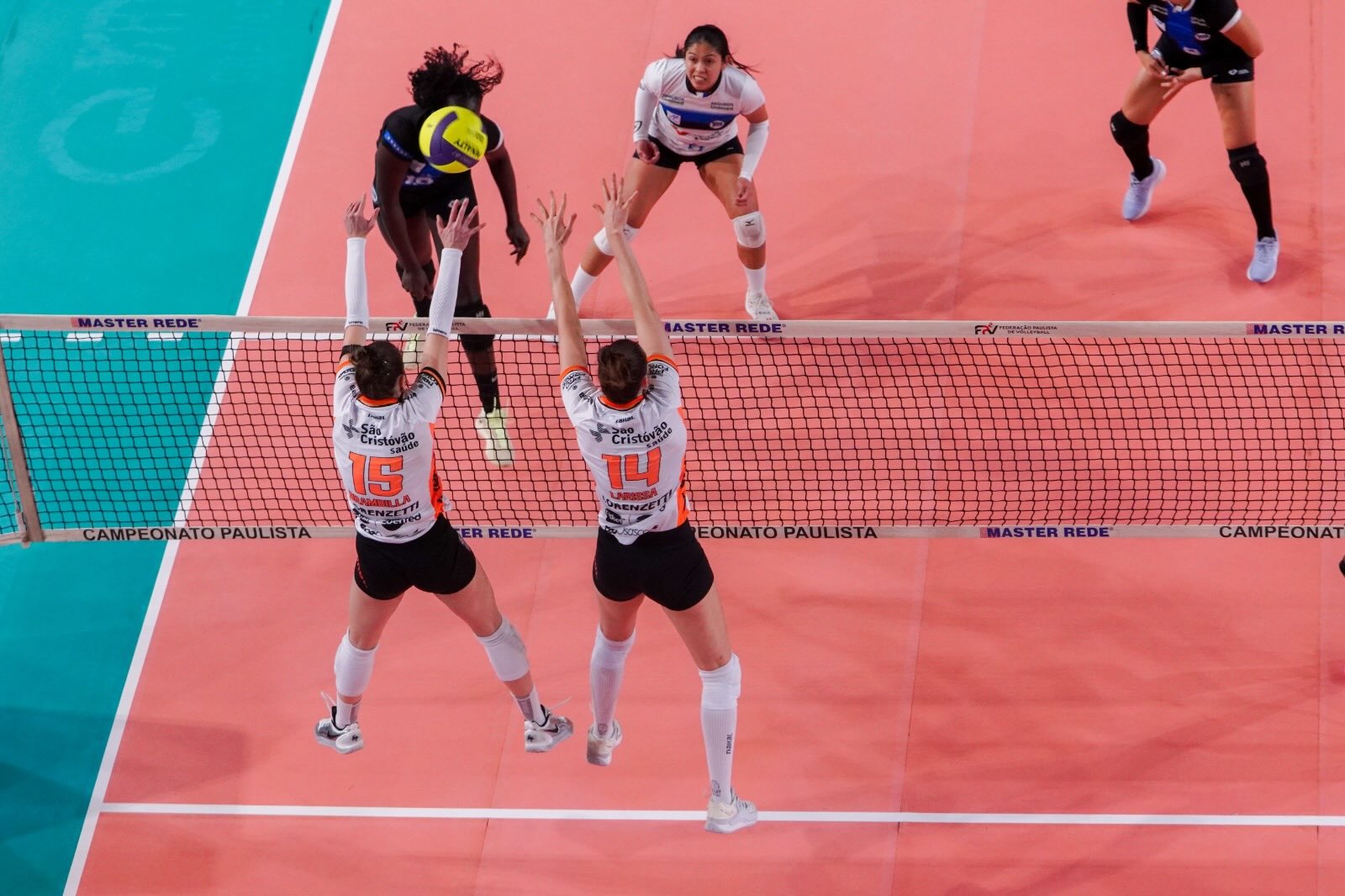Bauru e Osasco largam na frente nas semifinais do Paulista de vôlei feminino