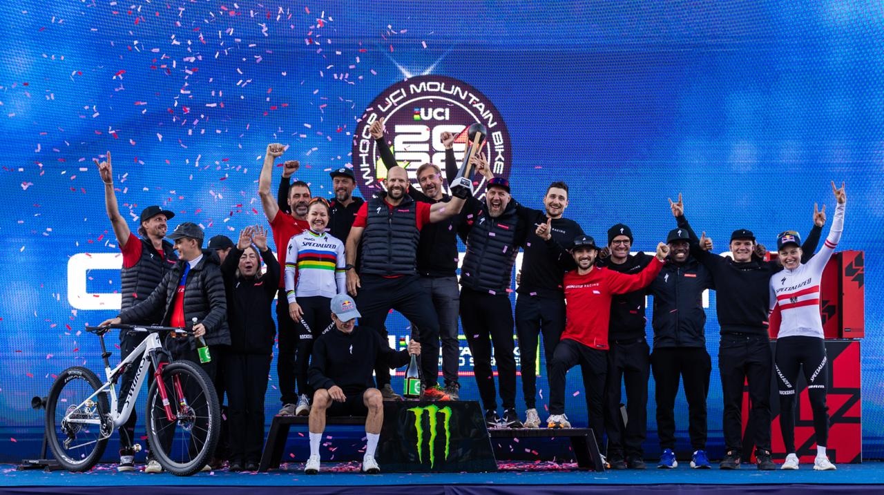 Rissveds e Martins são campeões da temporada 2026 da Copa do Mundo de Mountain Bike