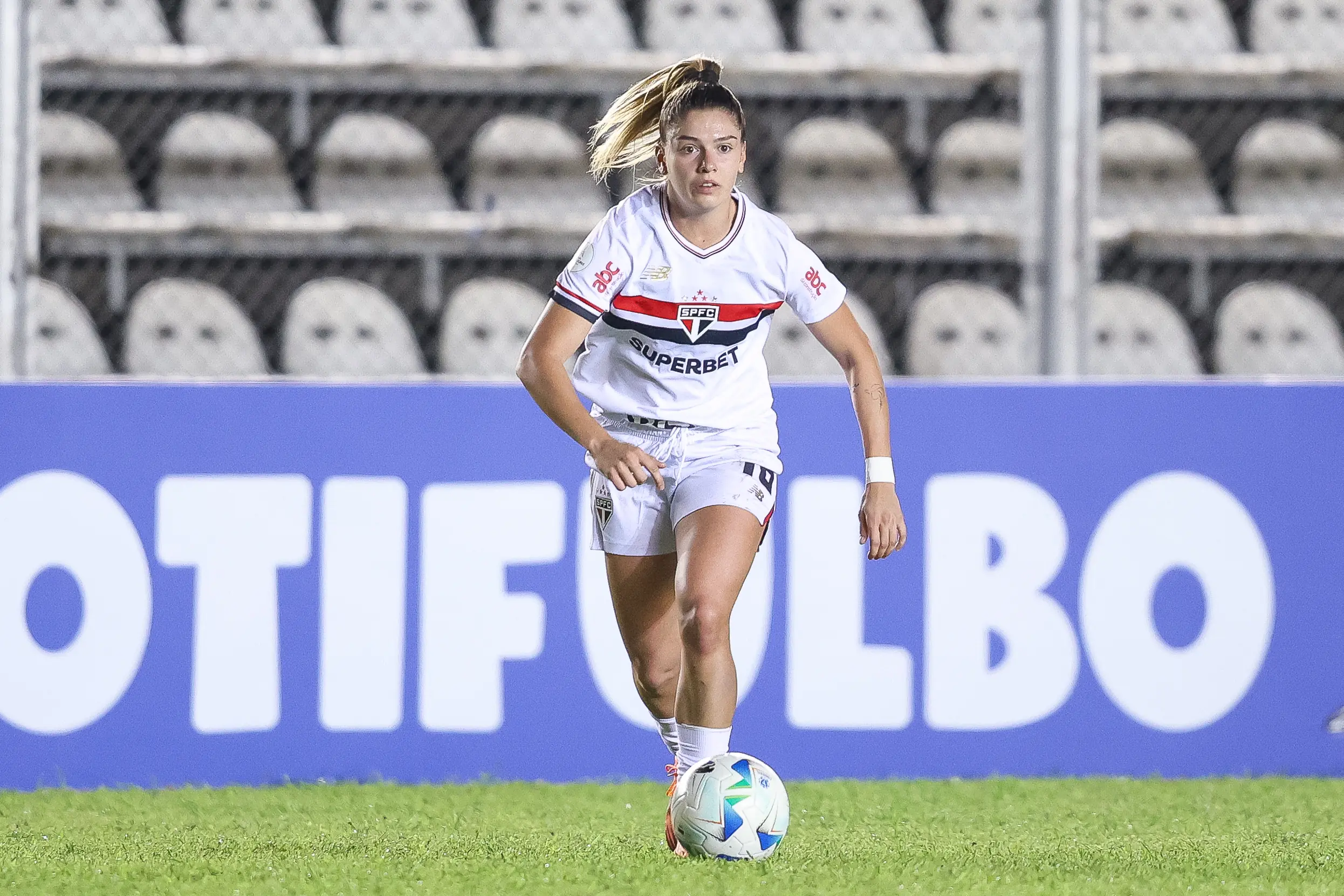 Após corte de Thais Ferreira, Carol Gil é convocada na Seleção Feminina