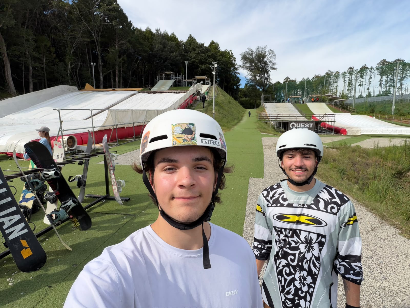 Irmãos snowboarders João e Augustinho Teixeira iniciam preparação no Japão para a temporada 2026/27