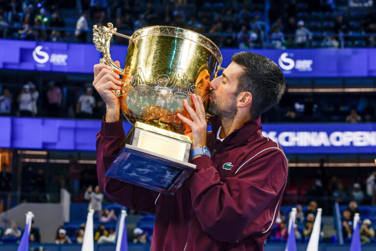 Novak Djokovic quebra jejum em 2026, aumenta recordes e vence ATP 500 de Pequim