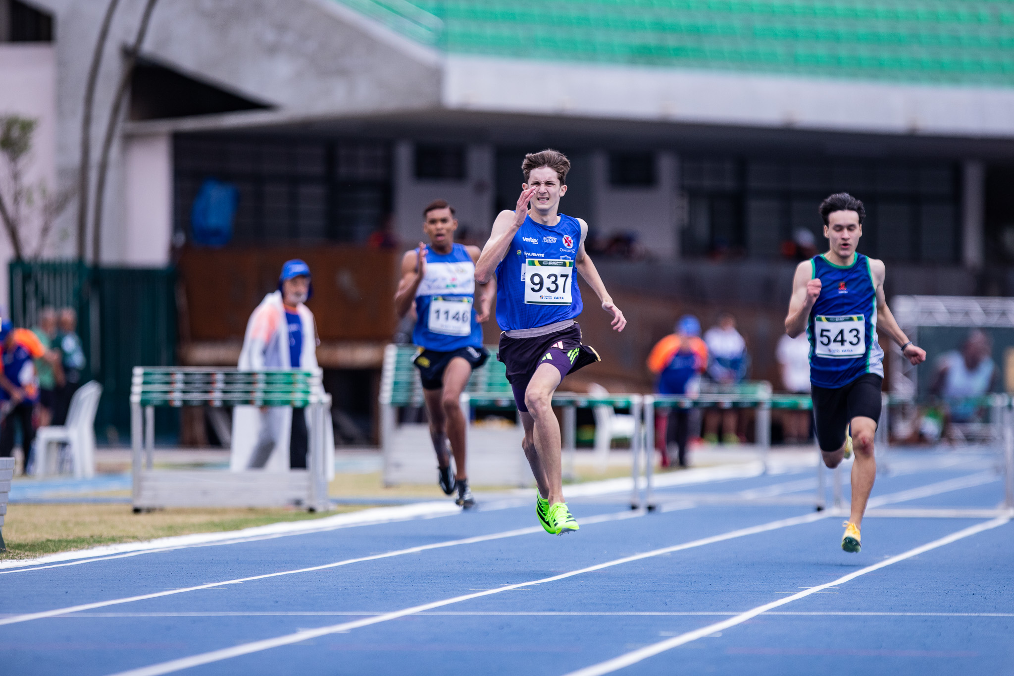 Maria Luiza Almeida e João Pedro Vieira vencem os 300 m com barreiras no Brasileiro Sub-16 inspirados por Alison dos Santos
