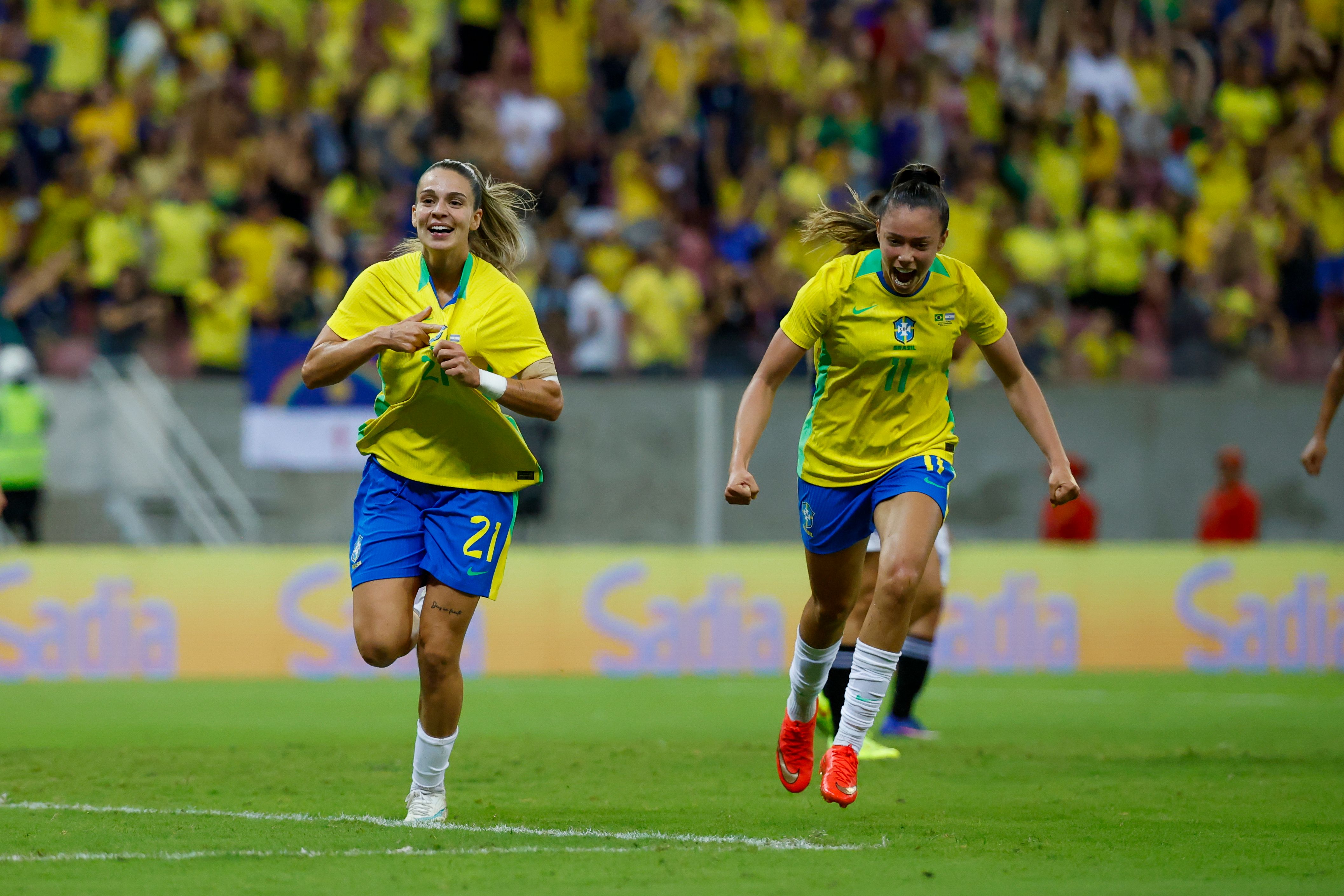 Brasil abre dois gols de vantagem mas cede empate à Argentina na Arena de Pernambuco