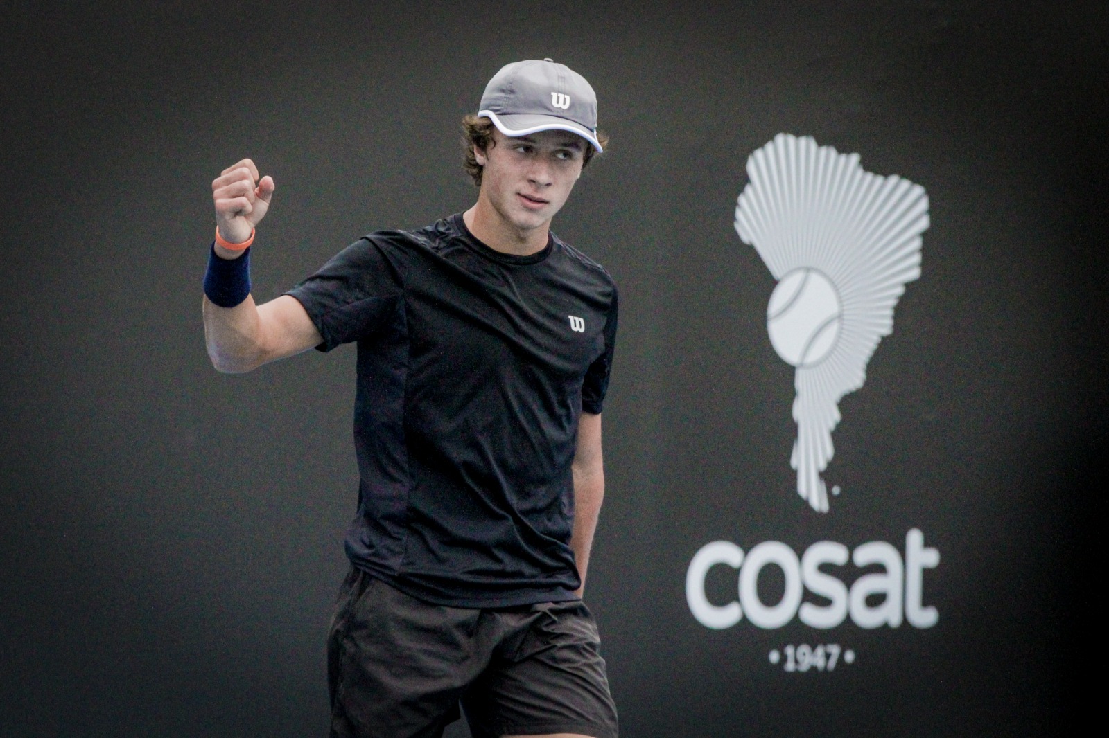 Henrique Vialle e Bernardo Carvalho ganham na estreia do Australian Open Junior Series South America
