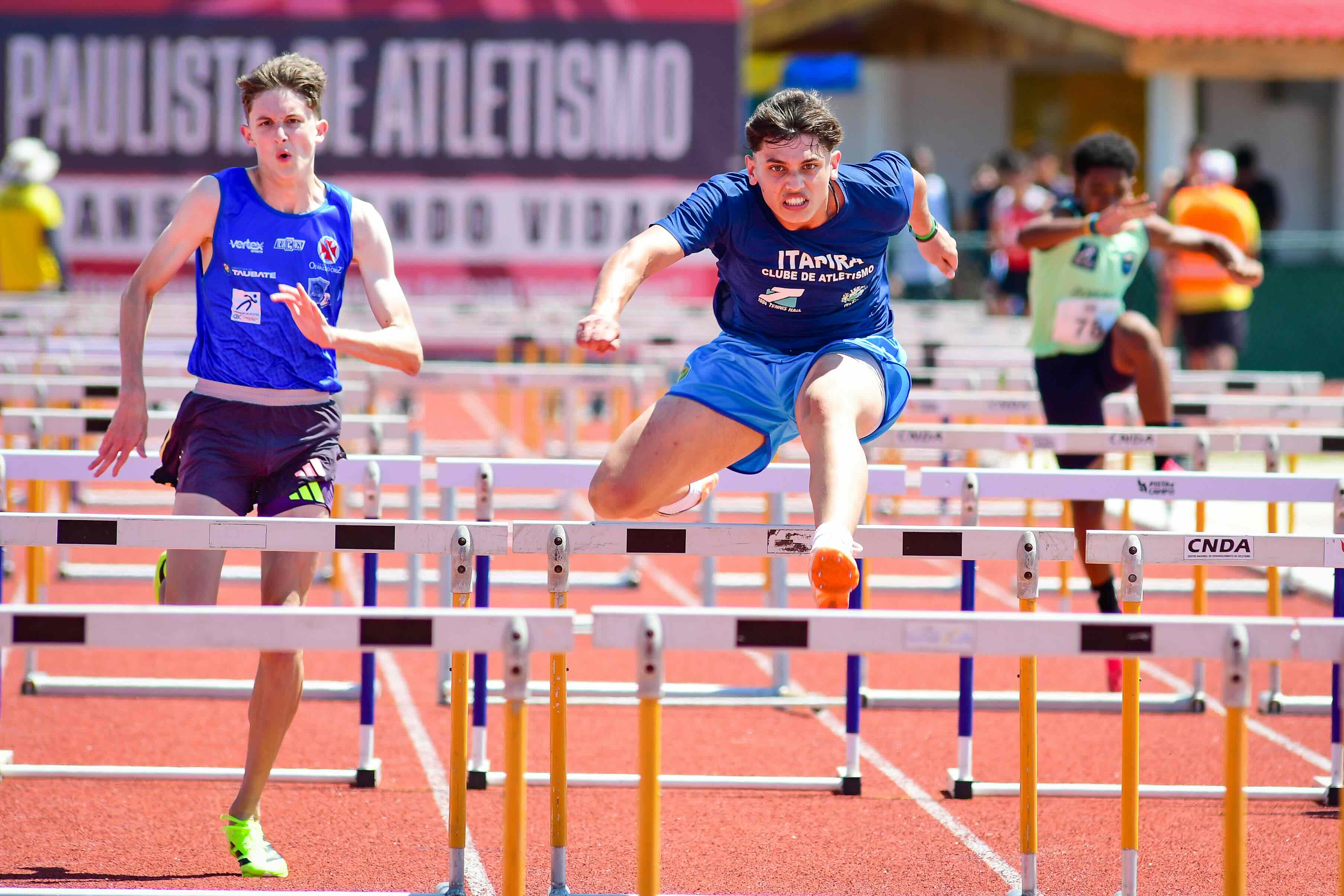 Kauan Mendes bate recorde brasileiro dos 100 m com barreiras e mira novos desafios no atletismo