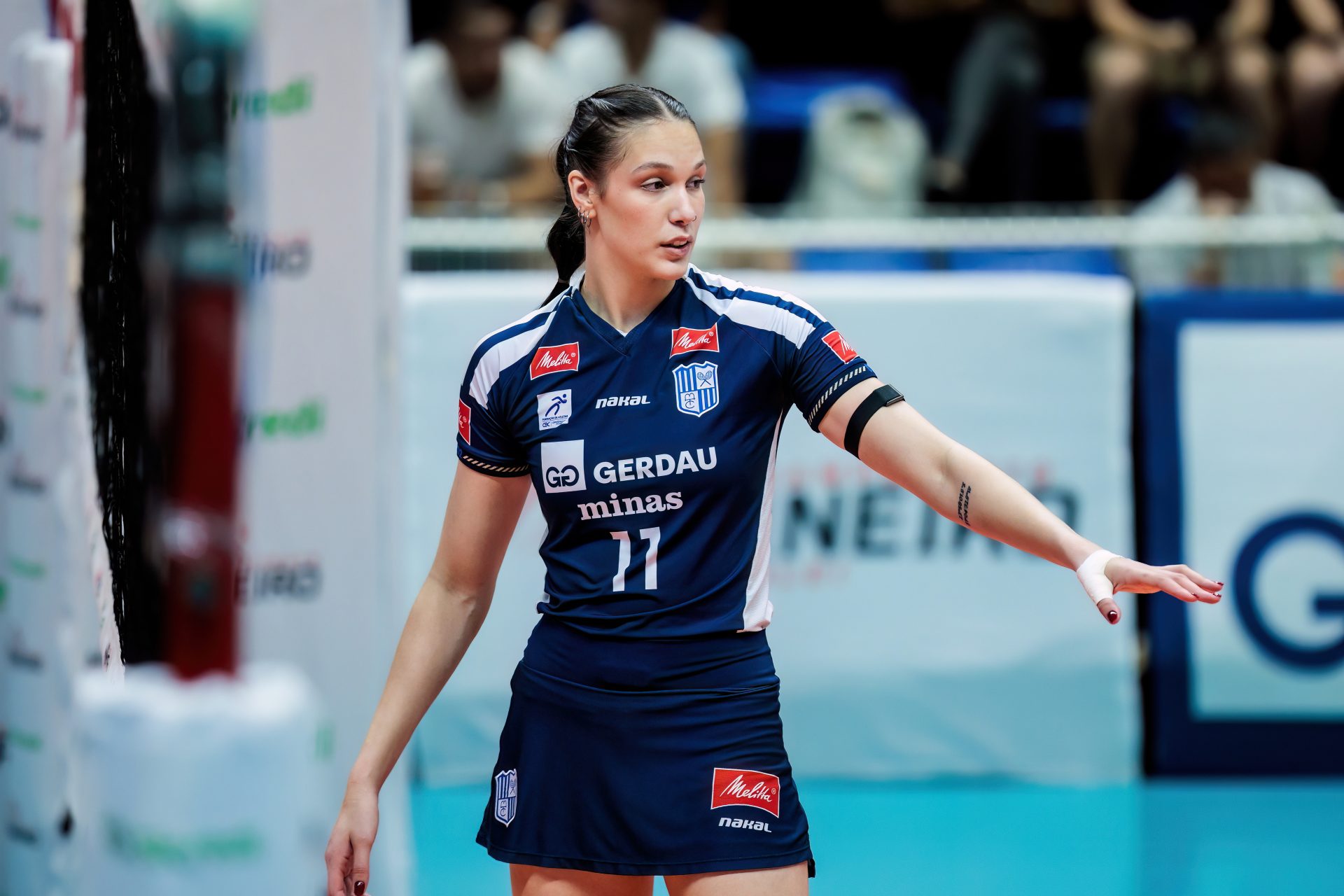 Luzia com a camisa do Minas Tênis Clube