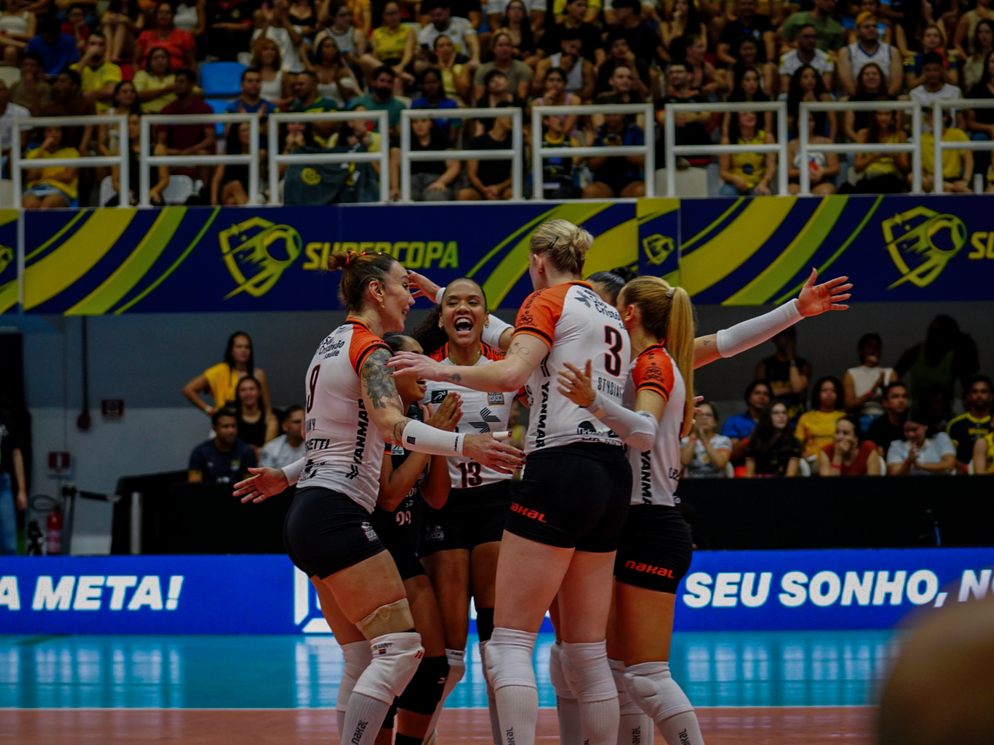 Osasco é bicampeão da Supercopa Feminina de Vôlei