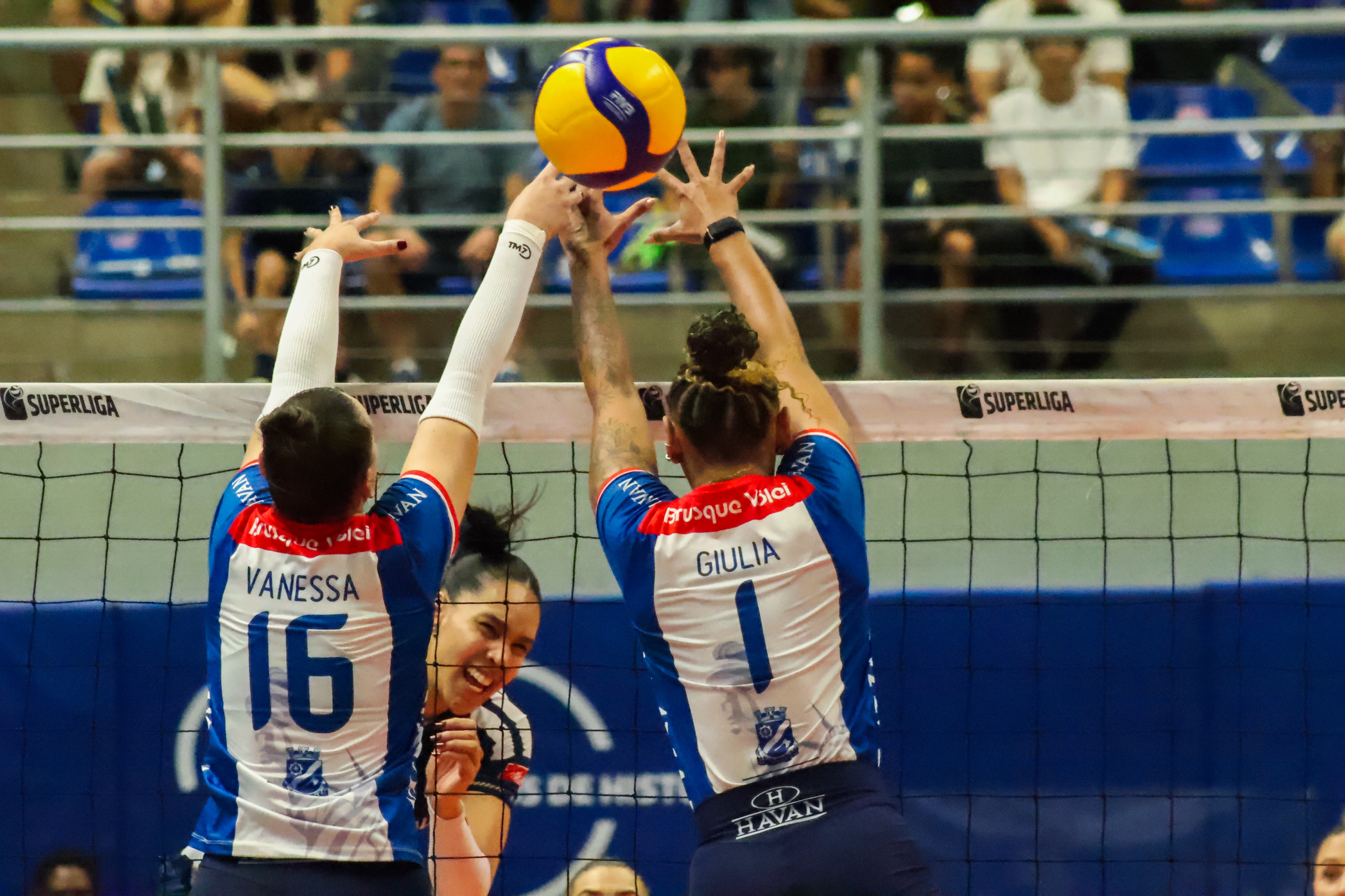 Minas abre 2 a 0, sofre o empate, mas vence o Brusque pela estreia da Superliga Feminina 2026/27