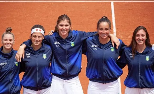 Equipe brasileira na BJK Cup: Laura Pigossi, Carolina Meligeni, Bia Haddad, Ingrid Martins e Luisa Stefani