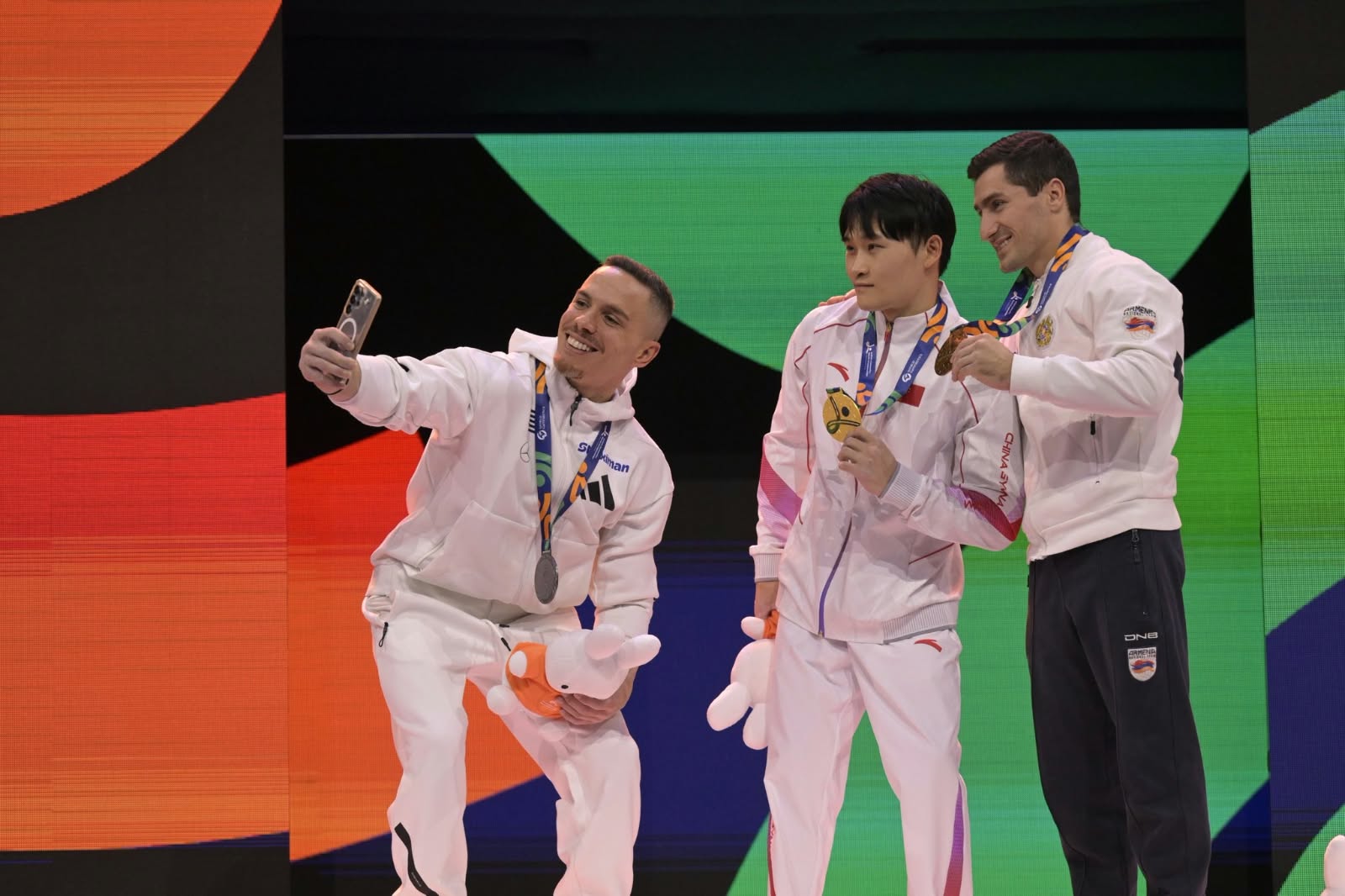 Xingyu Lan, da China, conquista o ouro nas Argolas do Mundial de ginástica artística