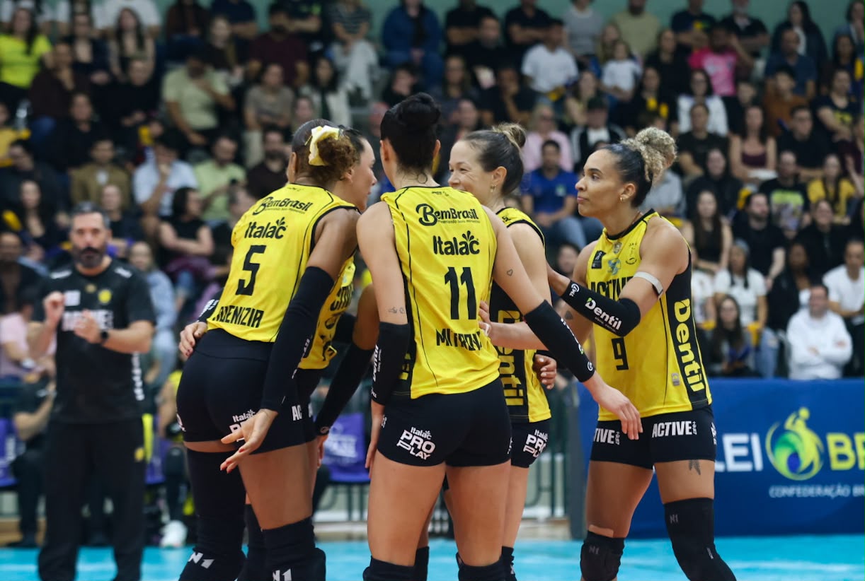 De virada, Praia Clube vence o Abel Vôlei Brusque e conquista segunda vitória consecutiva na Superliga Feminina