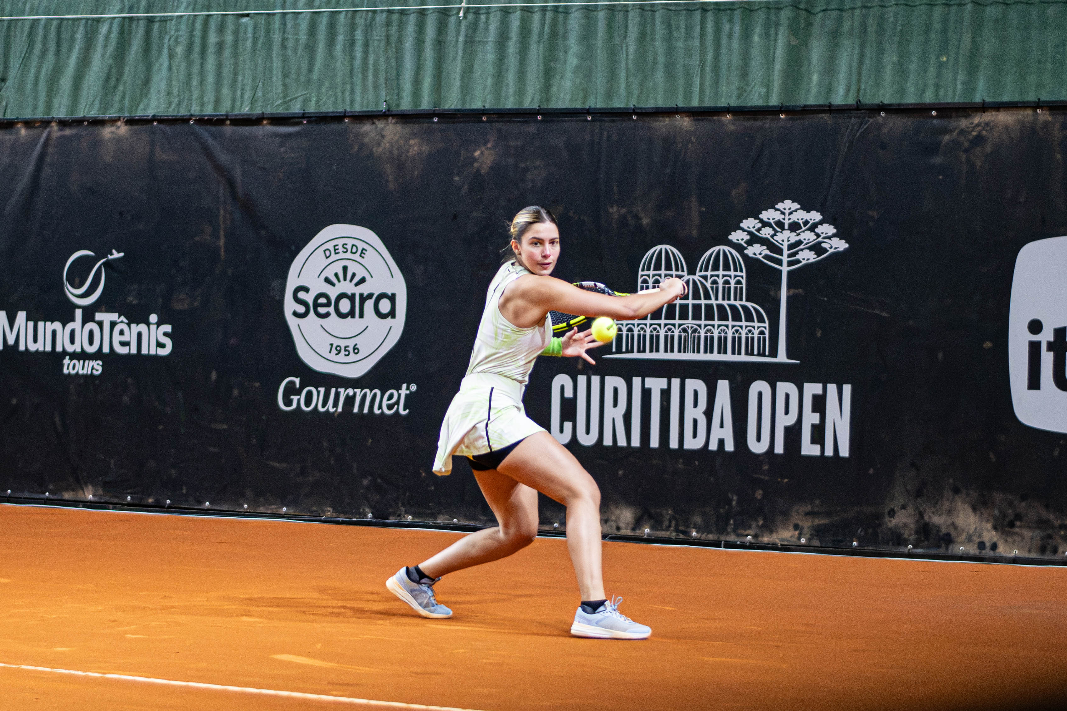Naná e mais quatro brasileiras estreiam segunda-feira no Curitiba Open
