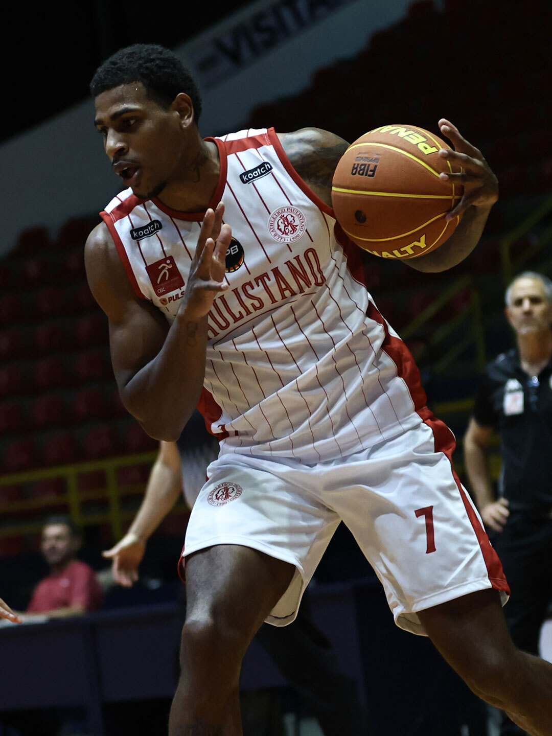 Paulistano segura reação do Sesi Franca no fim e vence a segunda no NBB