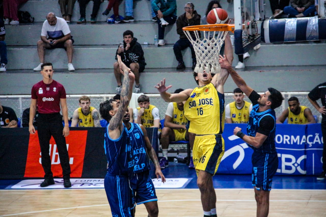 Jogando em casa, São José Basketball cai diante do Unifacisa