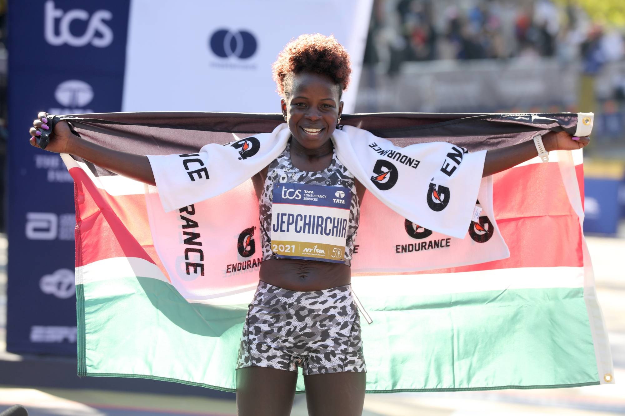 Principais maratonistas do Quênia estão chocados com doping de Jepchirchir: "Vergonhoso"