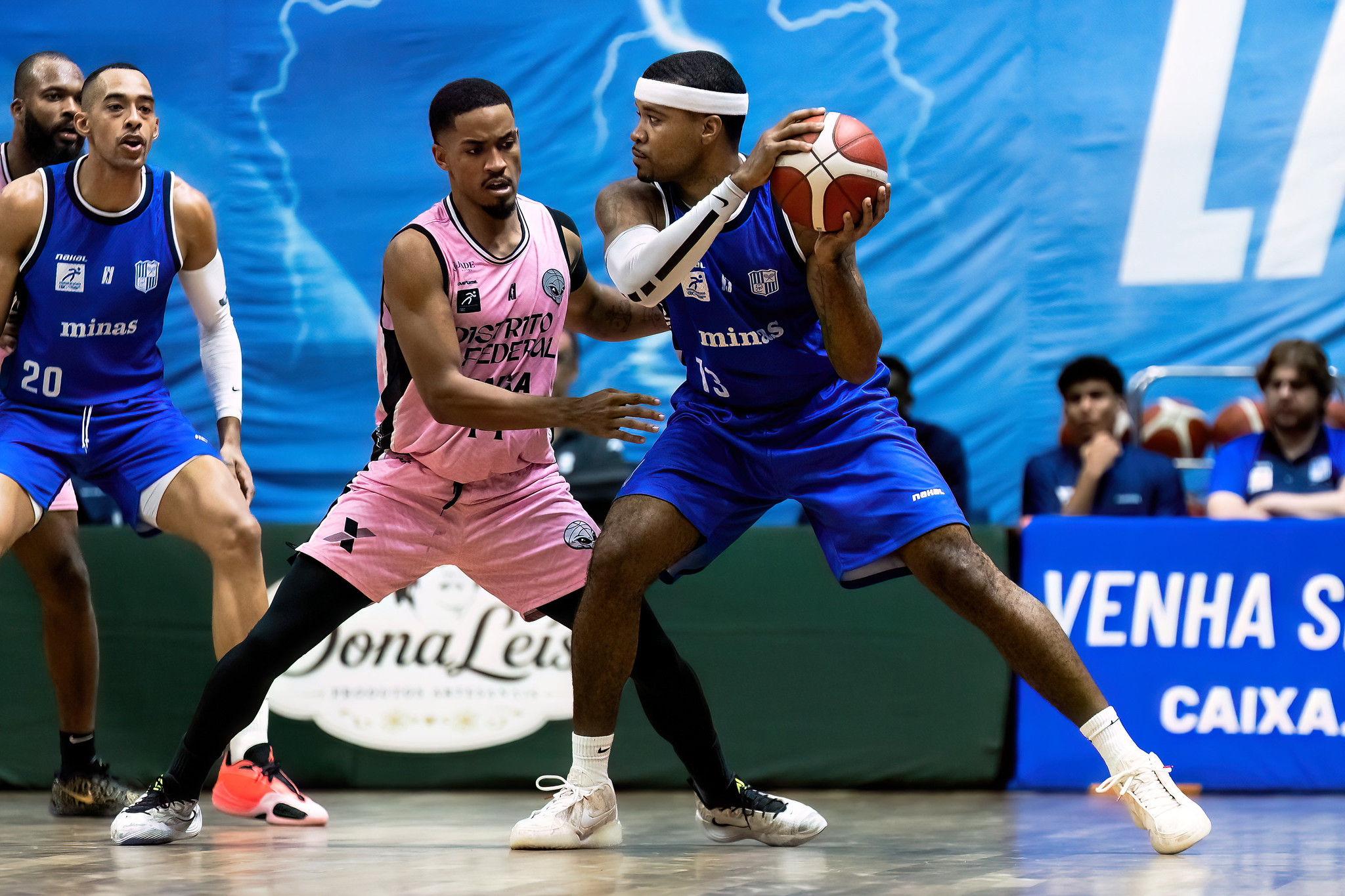 Minas atropela o Brasília Basquete por 100 a 61 e segue invicto no NBB